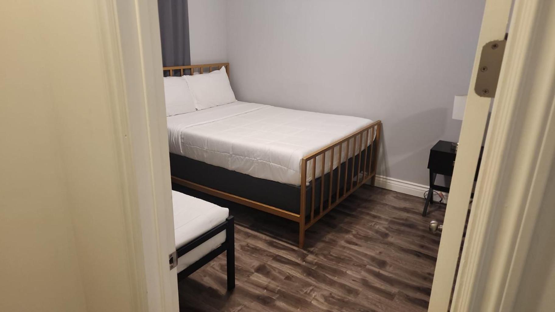 Holiday home Charmer Near La Attractions *