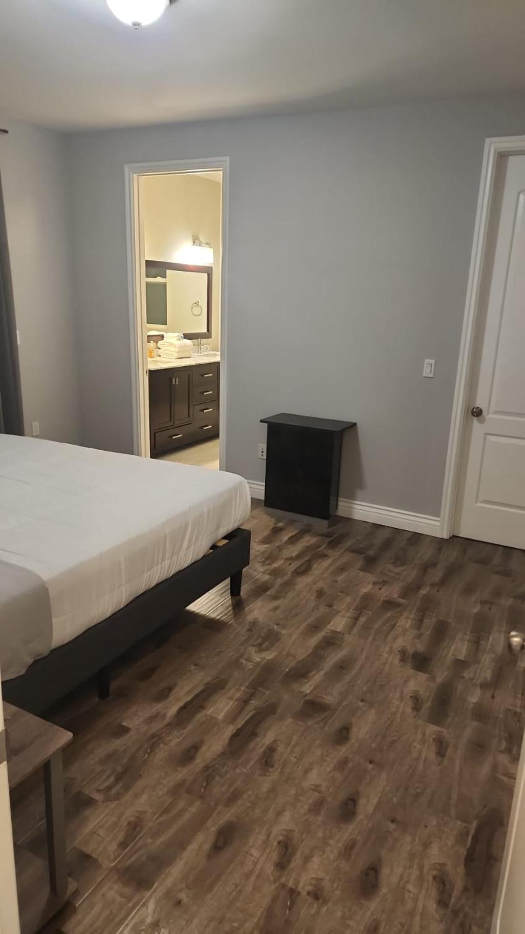 Holiday home Charmer Near La Attractions