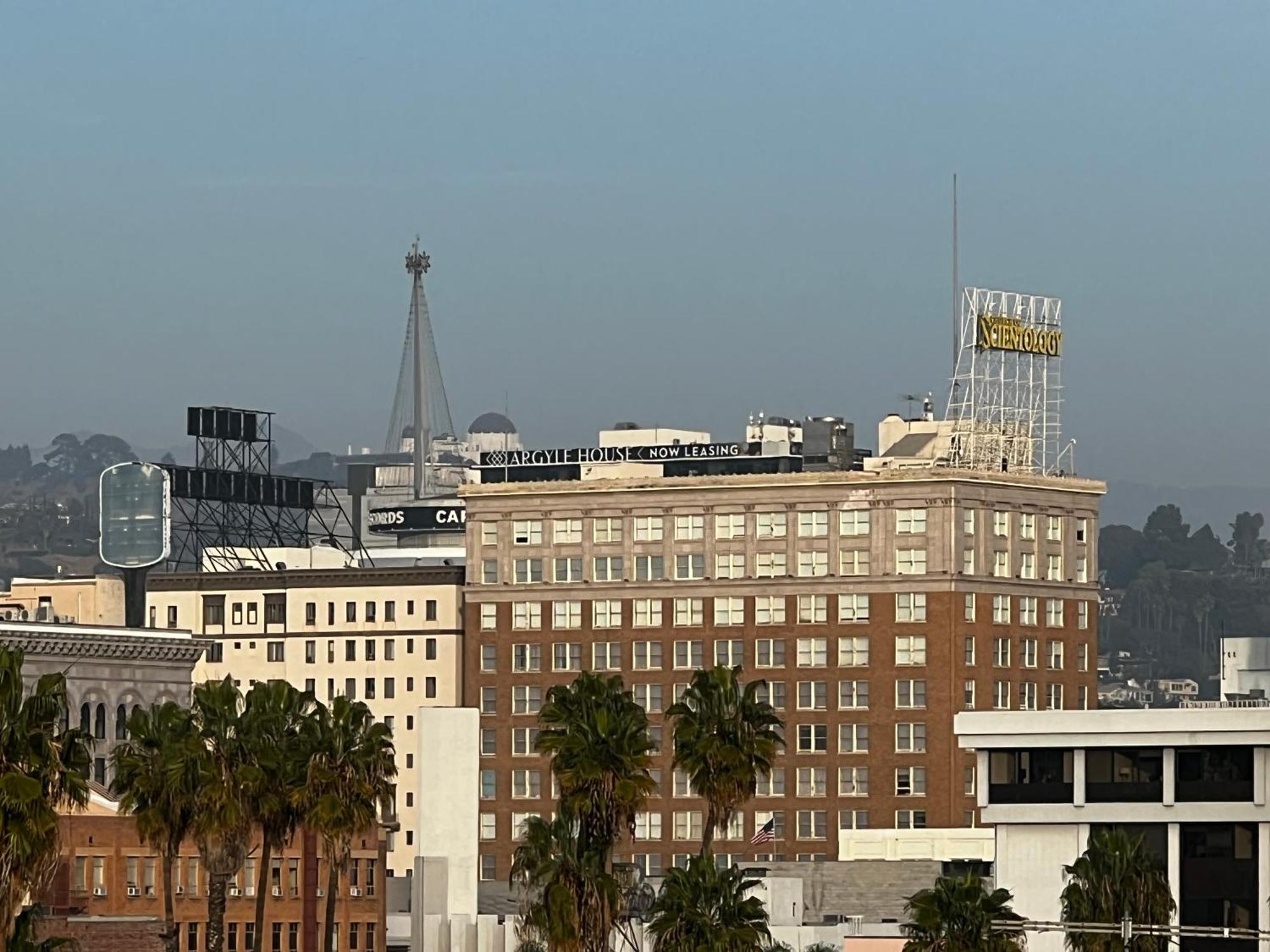 Heart Of Hollywood-walk Of Fame 1bd With View -free Parking, Balcony, Wifi, Rooftop, Gym, Upscale Amenities * Los Angeles