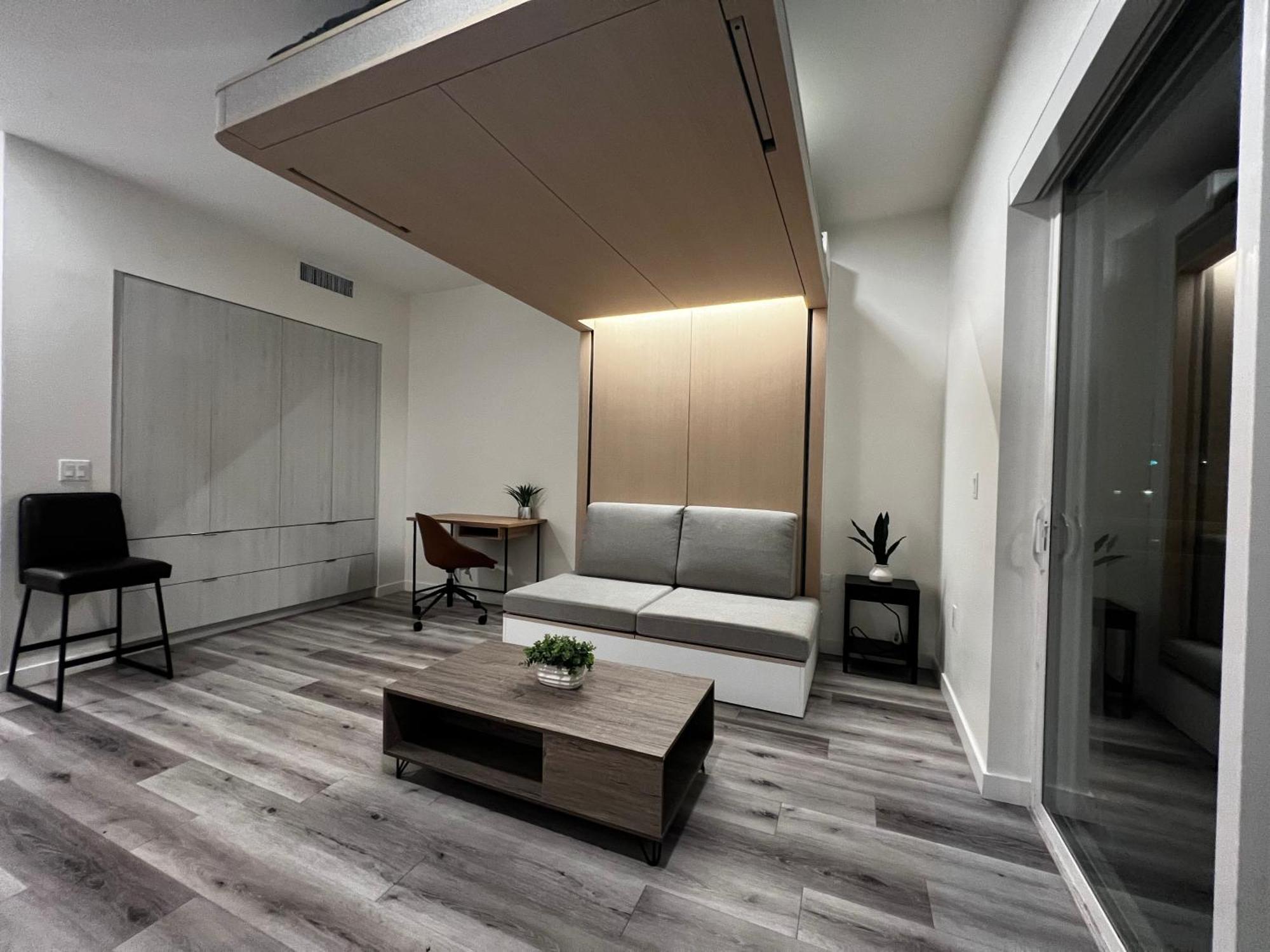Heart Of Hollywood-walk Of Fame 1bd With View -free Parking, Balcony, Wifi, Rooftop, Gym, Upscale Amenities Los Angeles