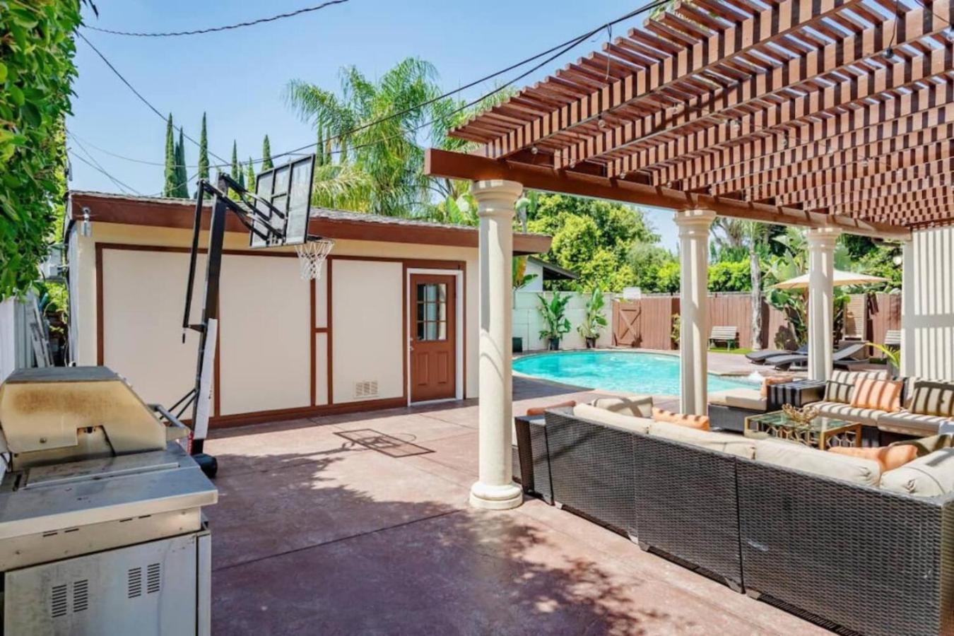 468a Massive 5 Bedroom With Beautiful Pool Los Angeles