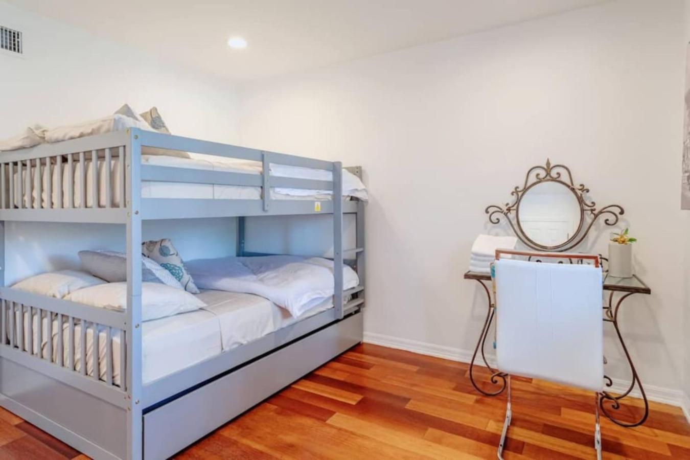 468a Massive 5 Bedroom With Beautiful Pool