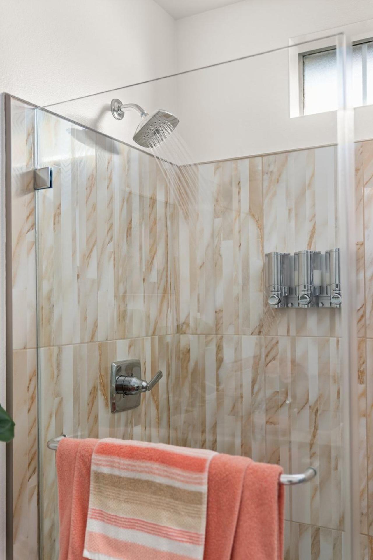Avalon Bnb - 35 Percent Off April 2025! Low Fees * Los Angeles