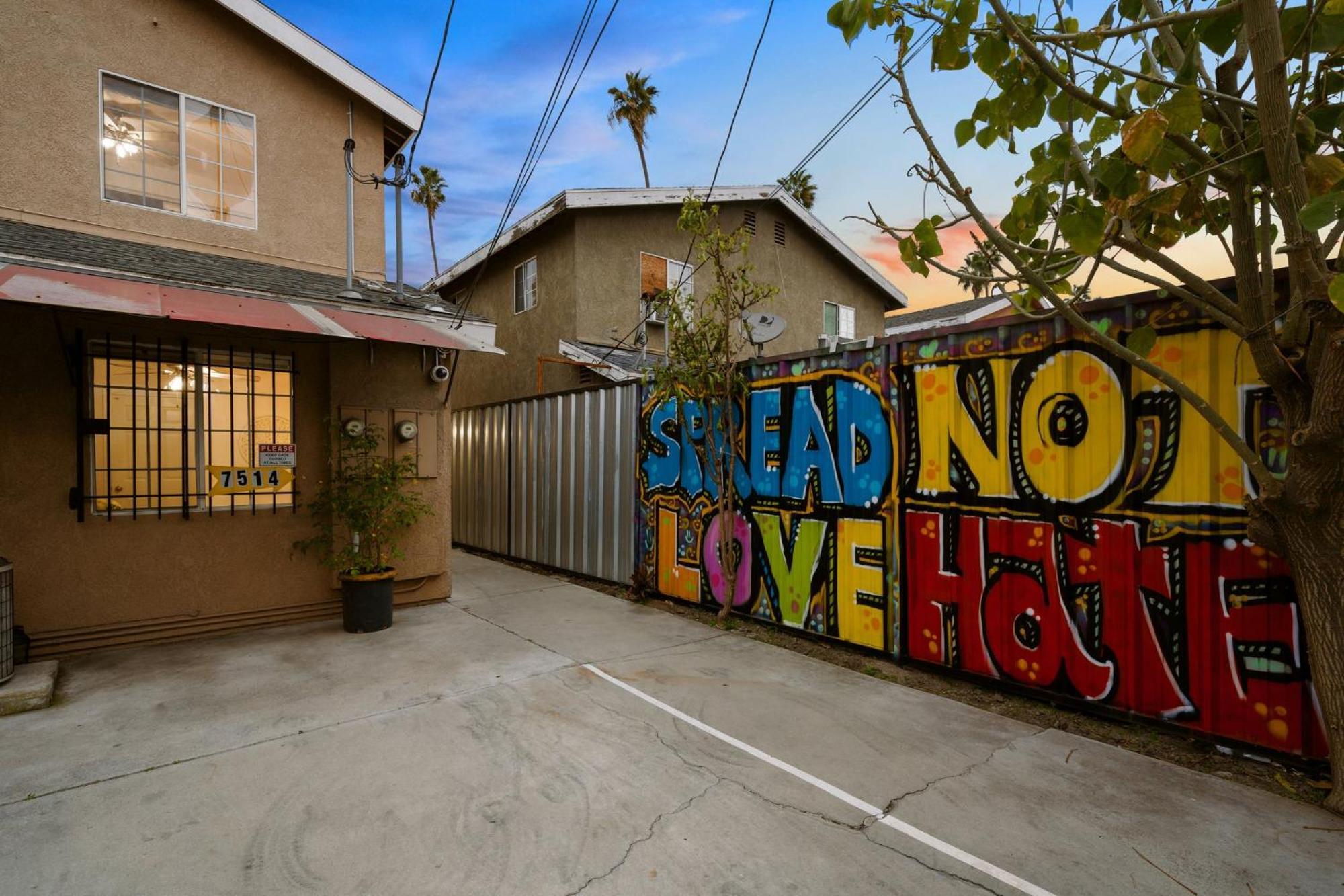 The Avalon - 35 Percent Off April 2025! Low Fees Holiday home Los Angeles