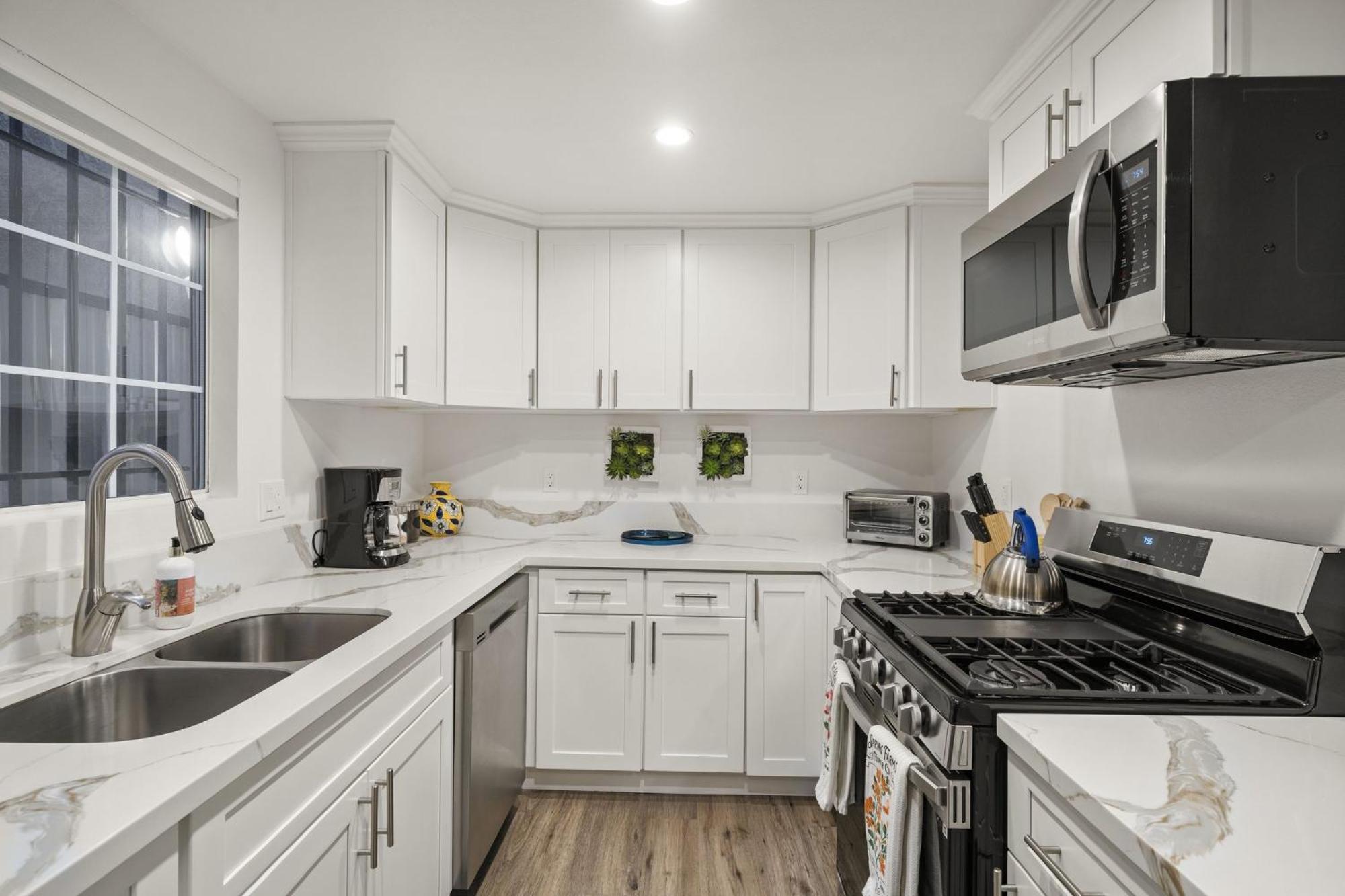 The Avalon - 35 Percent Off April 2025! Low Fees Holiday home *