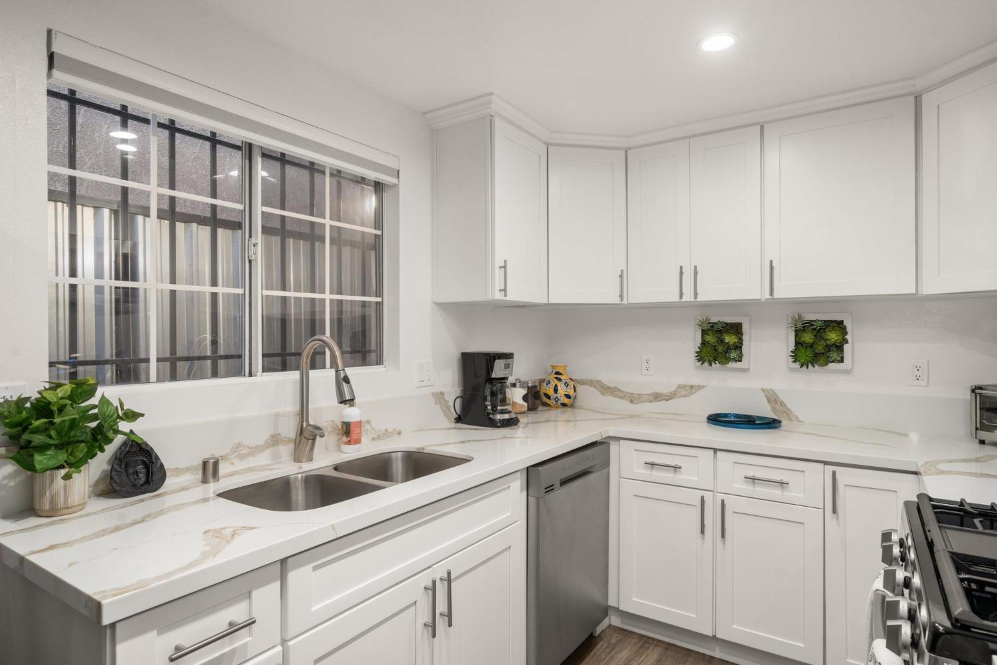 The Avalon - 35 Percent Off April 2025! Low Fees Holiday home Los Angeles