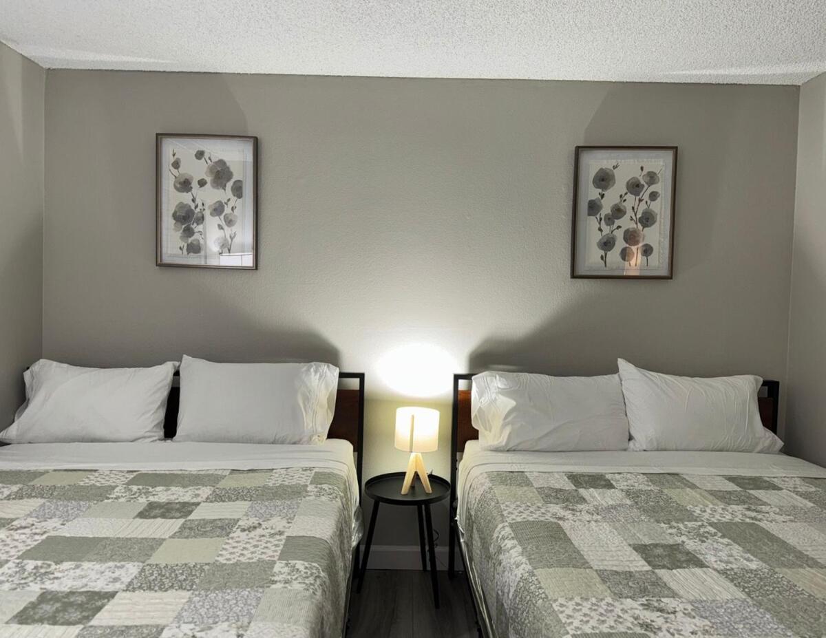 Apartment Beverly Hills Charm Rodeo Cedar *
