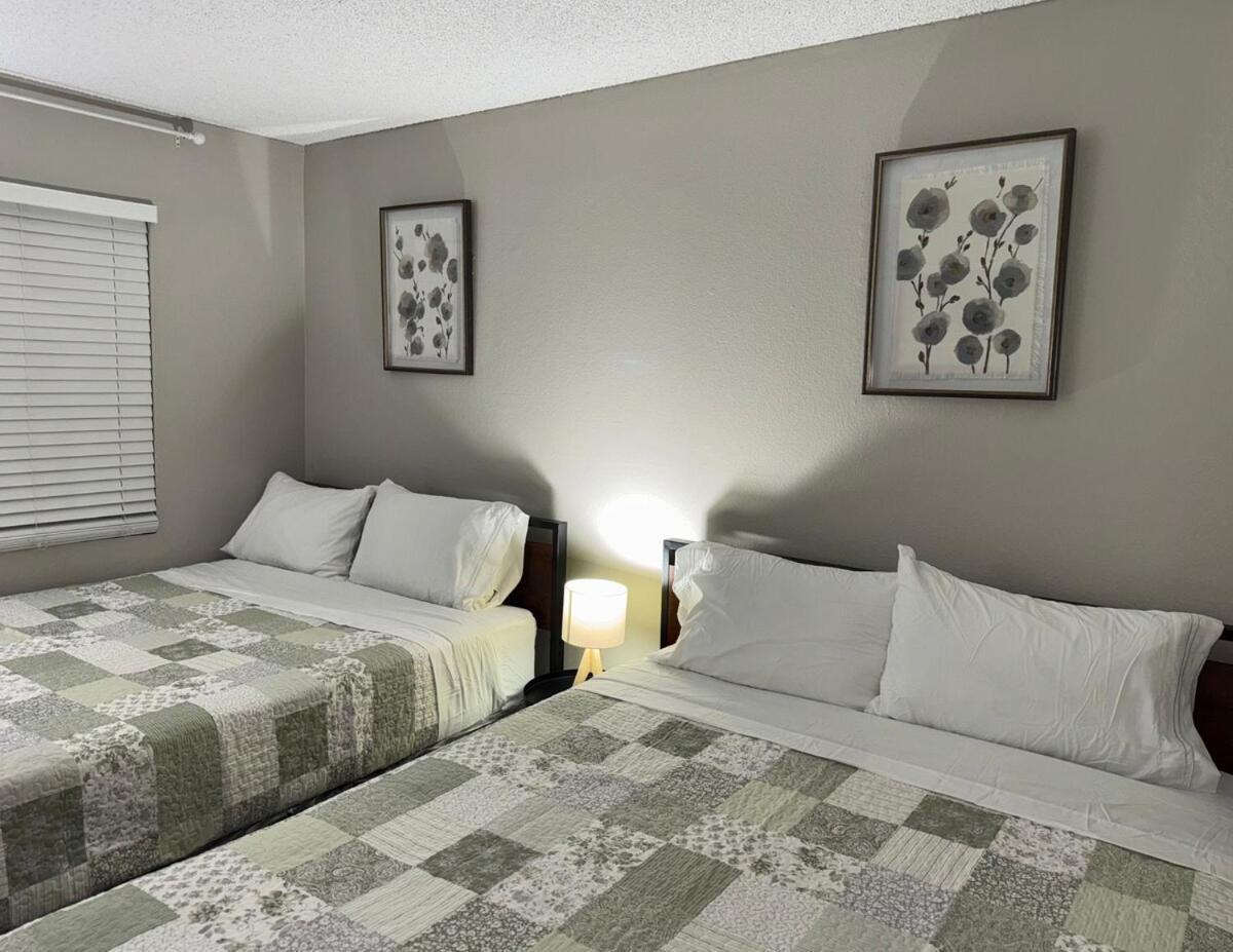 Beverly Hills Charm Rodeo Cedar *