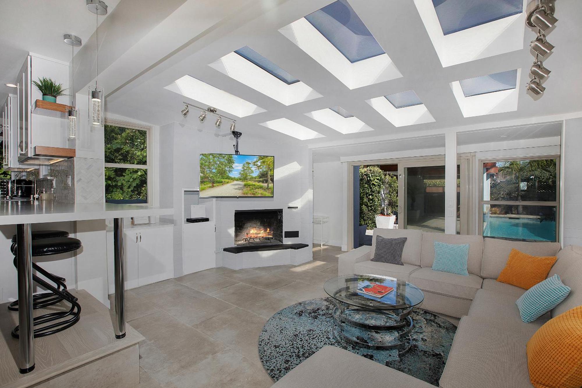 Oasis With Pool And Music By Benvenu Los Angeles