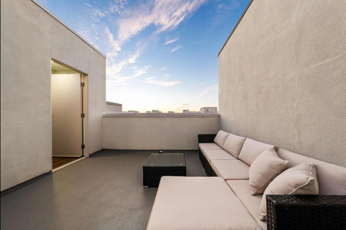The Pearl - Penthouse Marina View Private Rooftop Apartment *