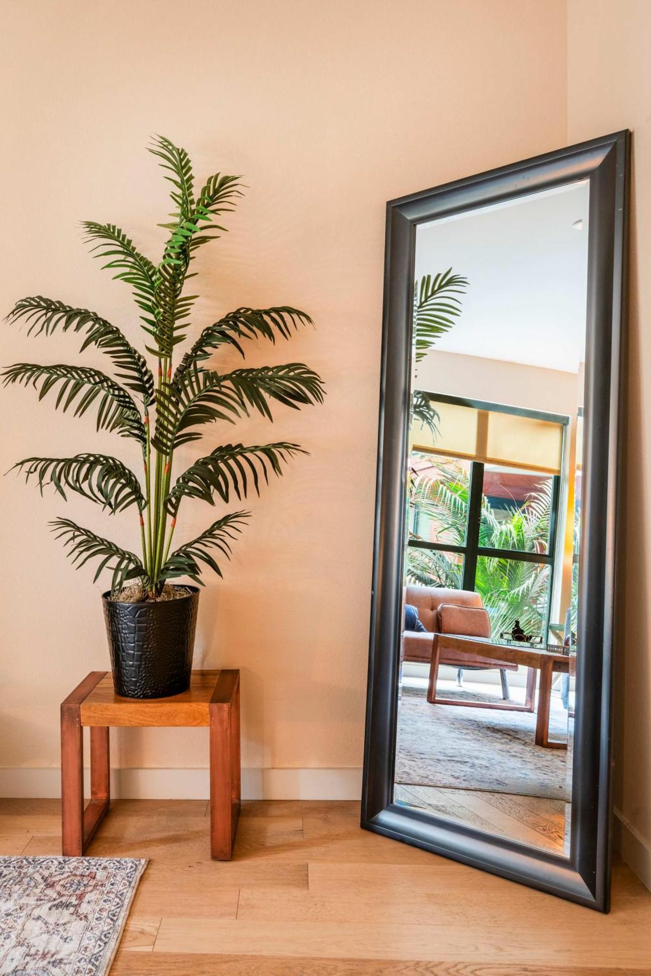 2br Hollywood Walk Luxury *