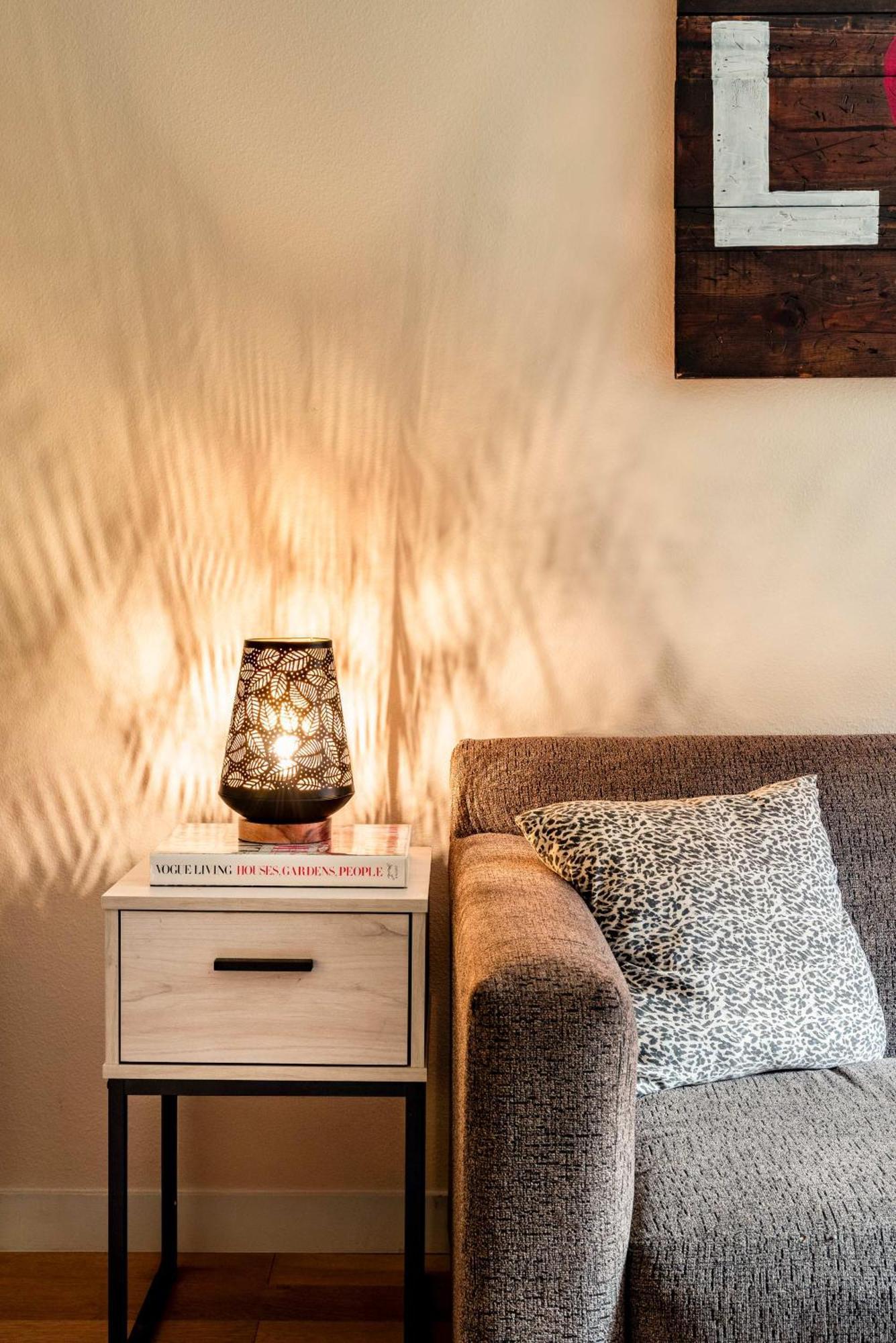 2br Hollywood Walk Luxury
