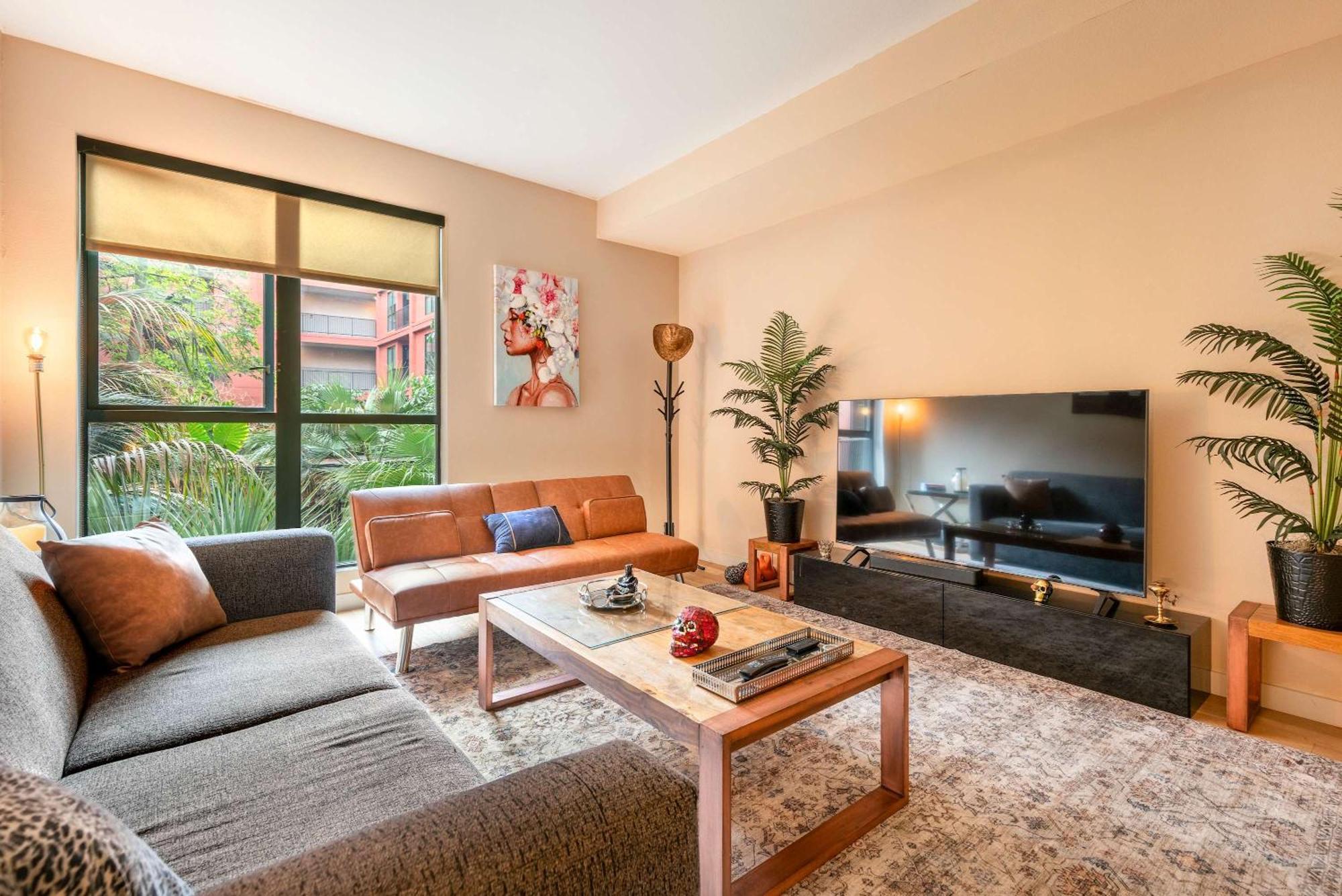 2br Hollywood Walk Luxury Apartment *