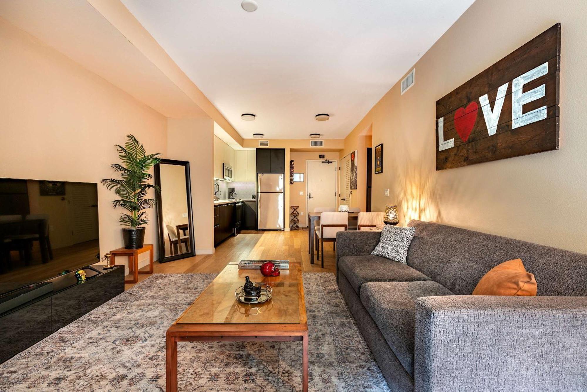 2br Hollywood Walk Luxury *