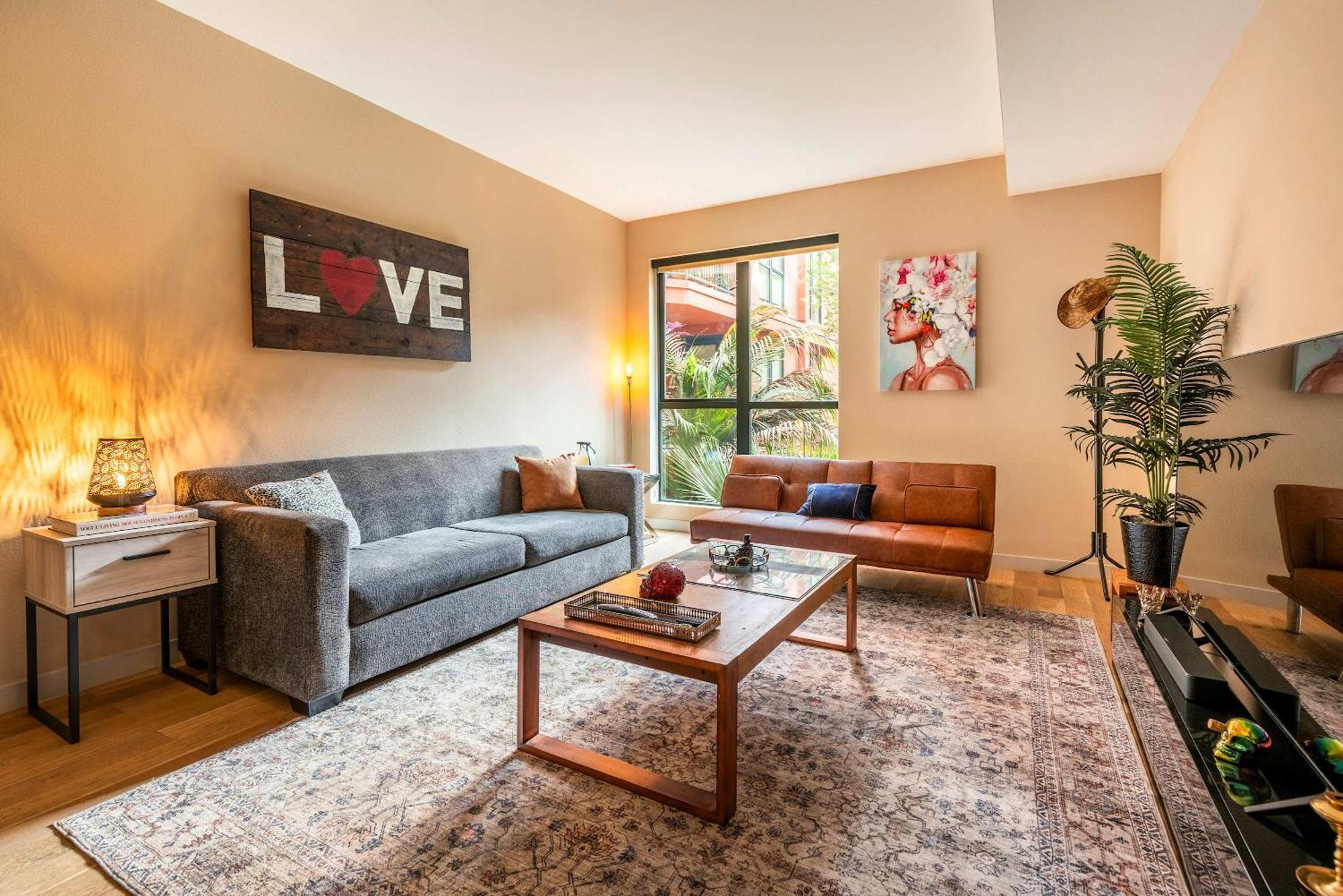 2br Hollywood Walk Luxury Apartment Los Angeles