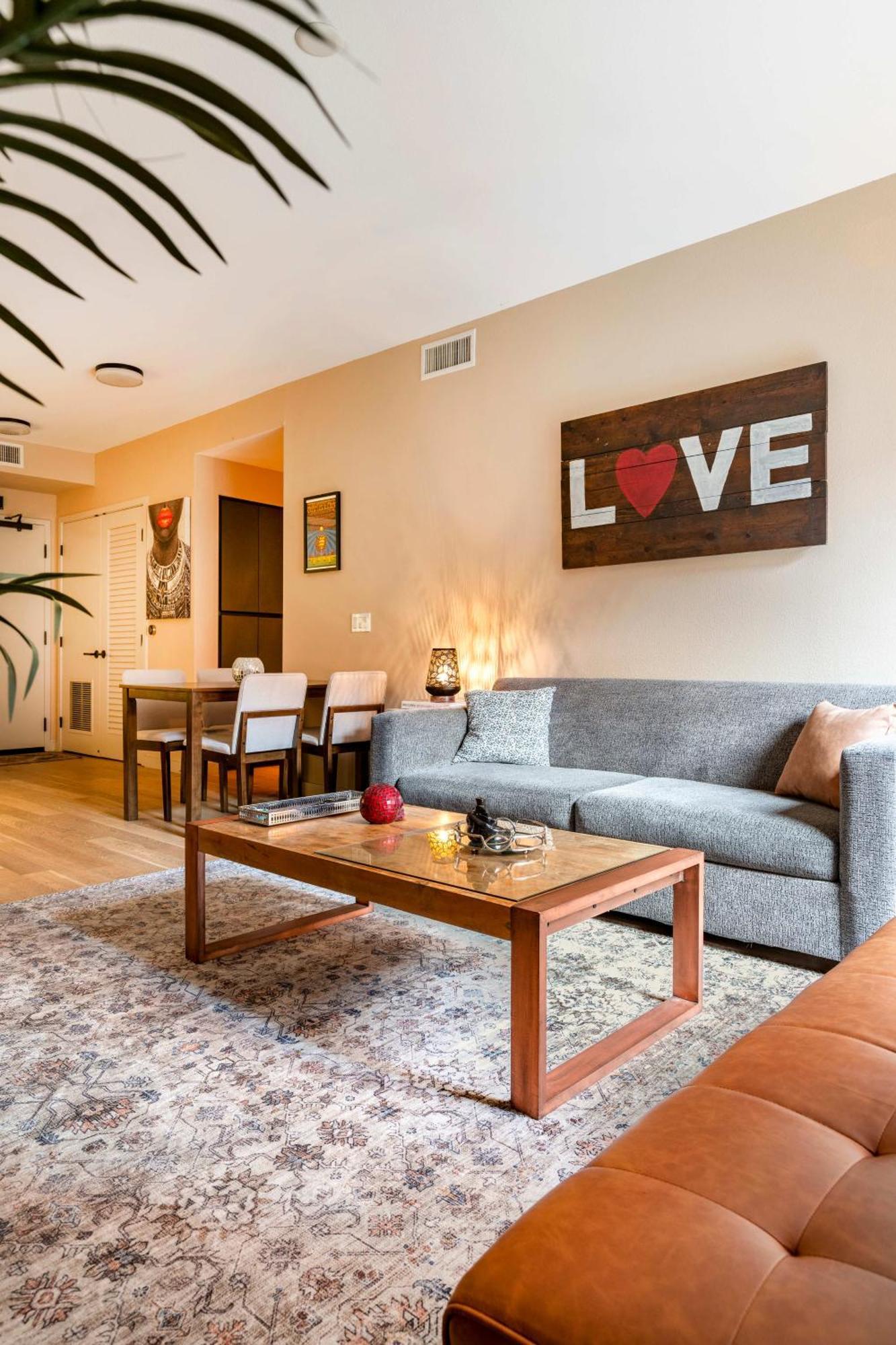 2br Hollywood Walk Luxury Los Angeles