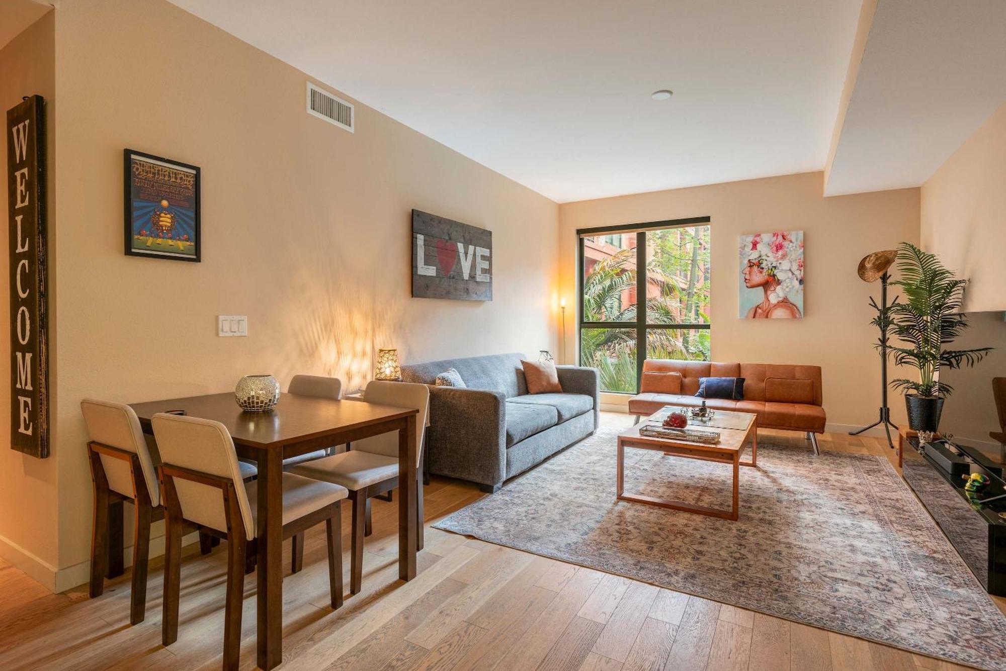 2br Hollywood Walk Luxury *