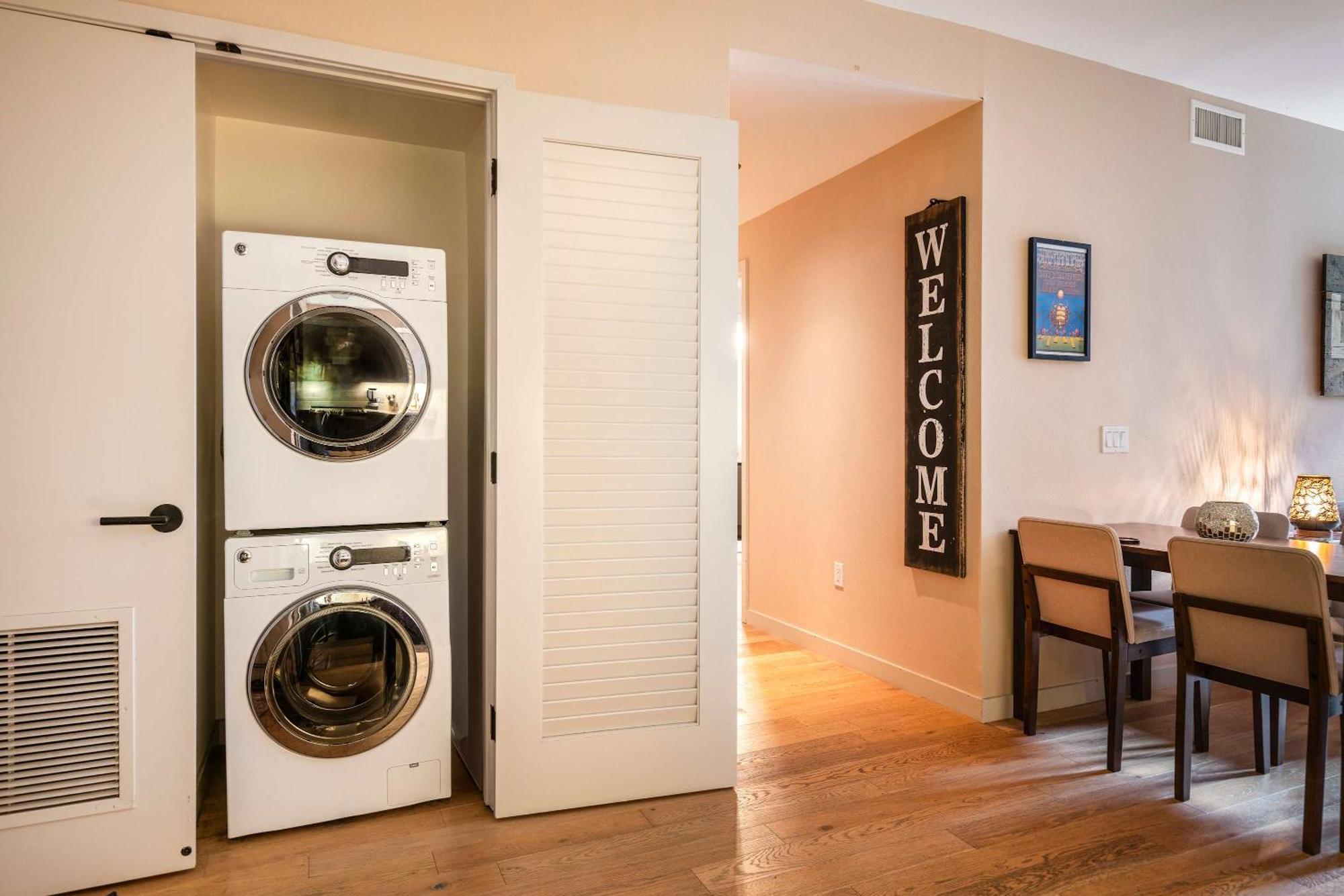 2br Hollywood Walk Luxury Apartment *