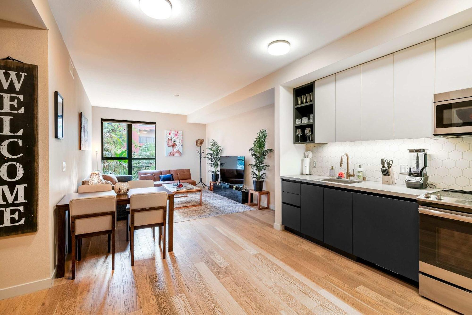 Apartment 2br Hollywood Walk Luxury *
