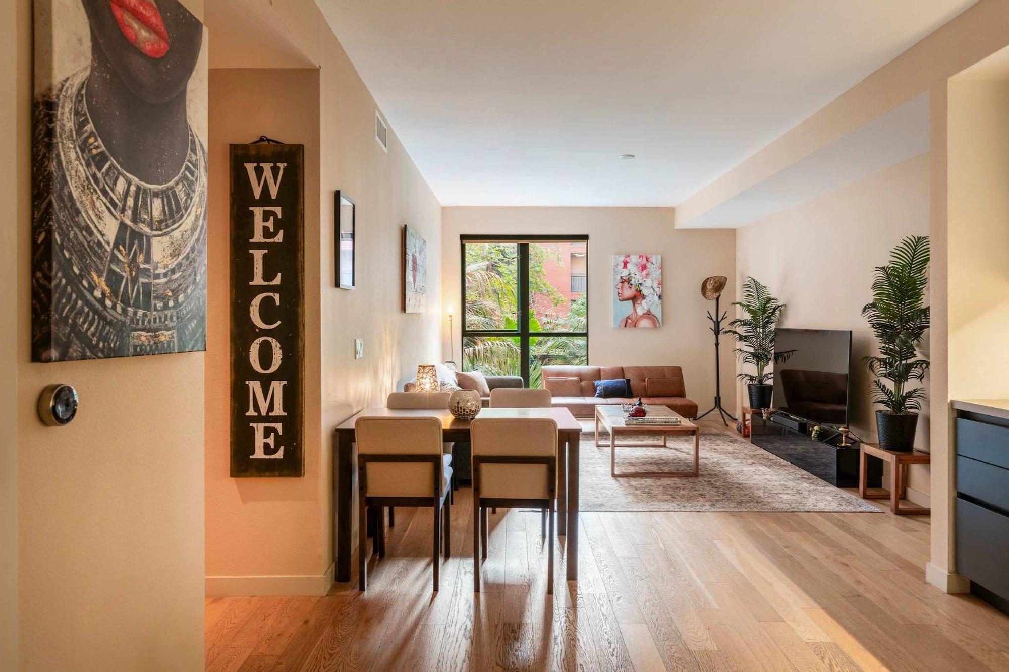 2br Hollywood Walk Luxury Apartment Los Angeles