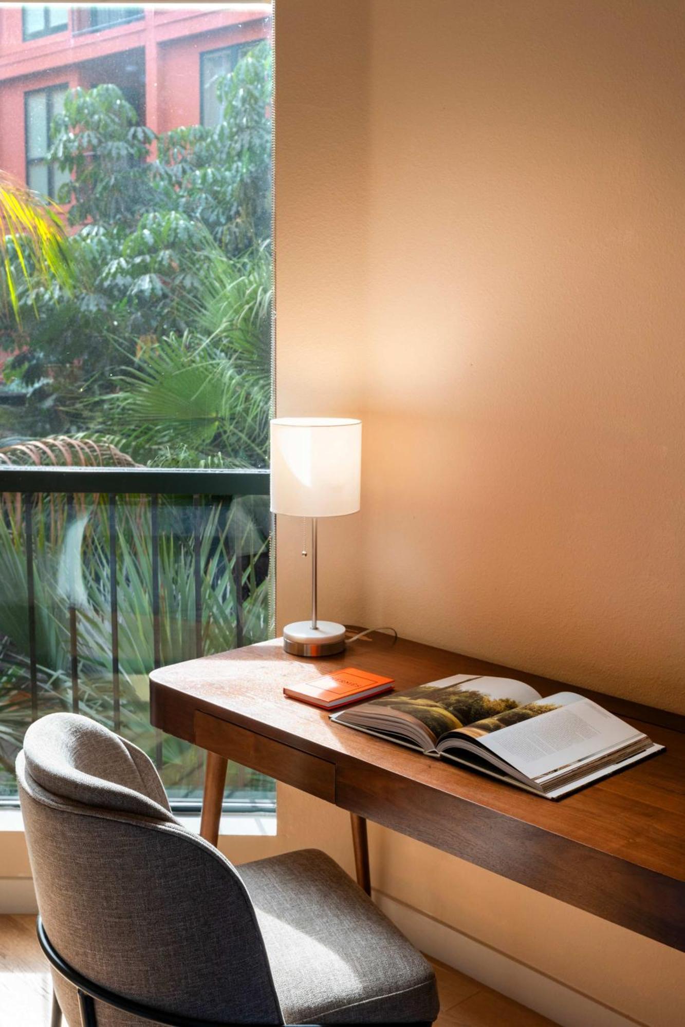 2br Hollywood Walk Luxury *