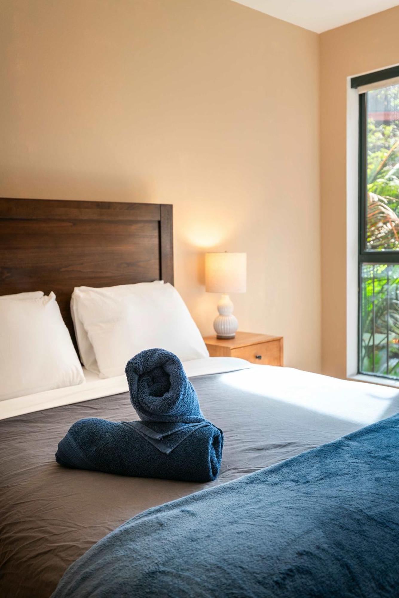 Apartment 2br Hollywood Walk Luxury *