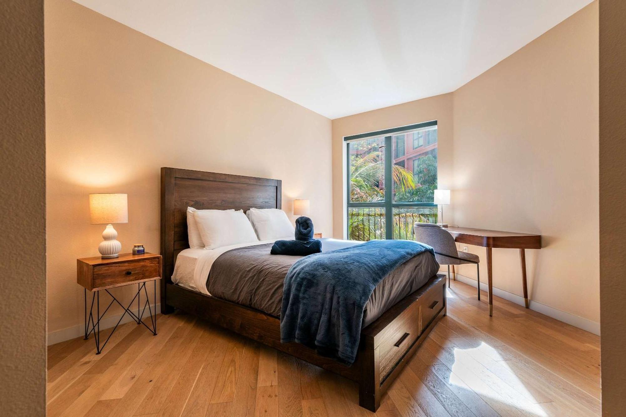 Apartment 2br Hollywood Walk Luxury *