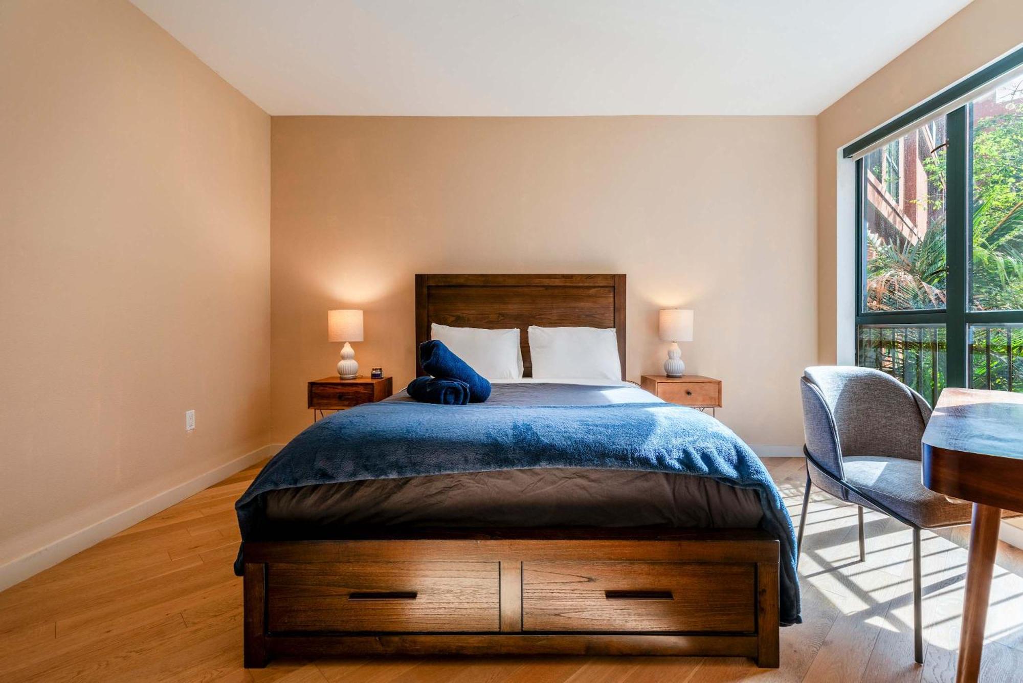 2br Hollywood Walk Luxury Apartment Los Angeles