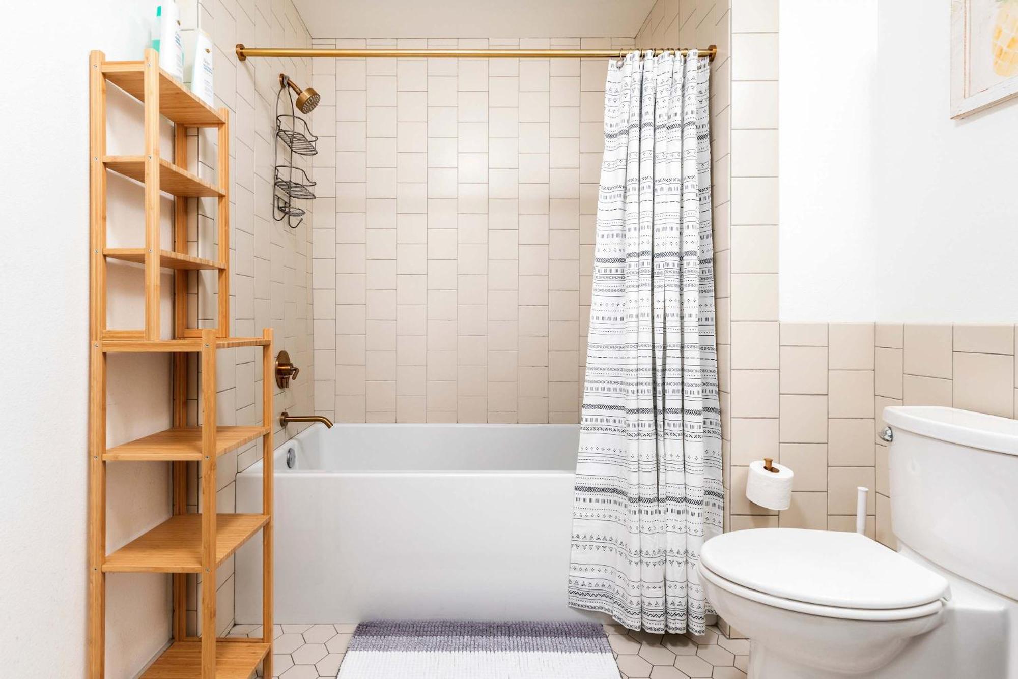2br Hollywood Walk Luxury