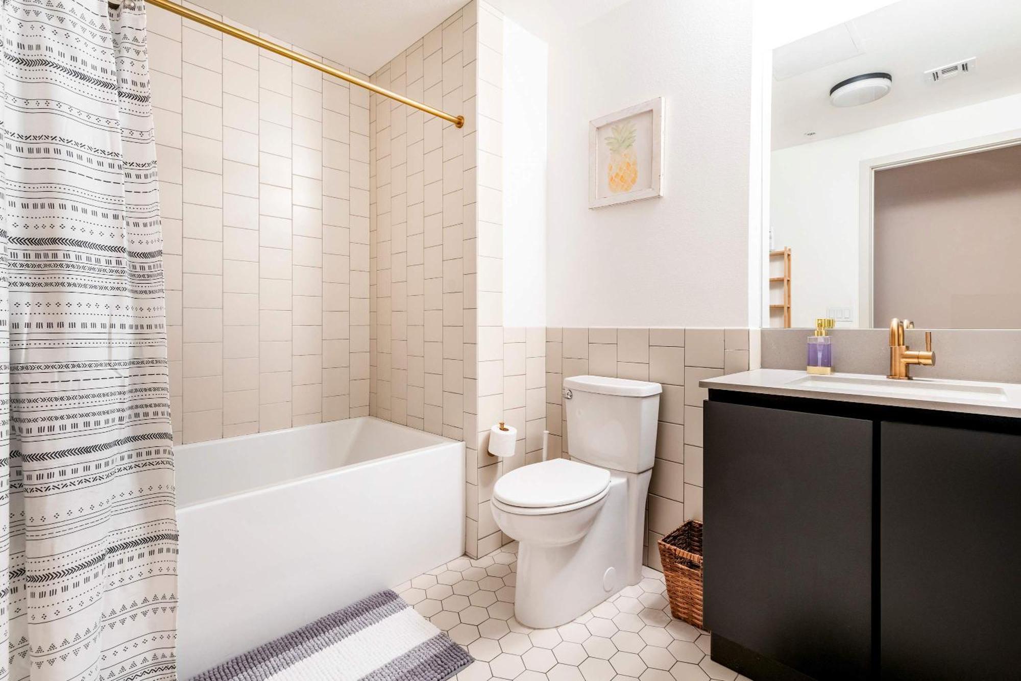 2br Hollywood Walk Luxury Apartment *
