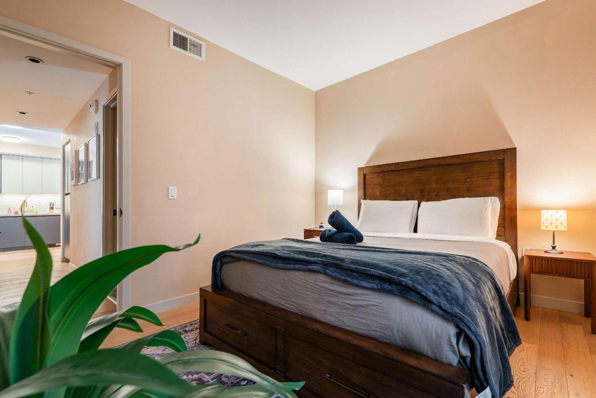 Apartment 2br Hollywood Walk Luxury