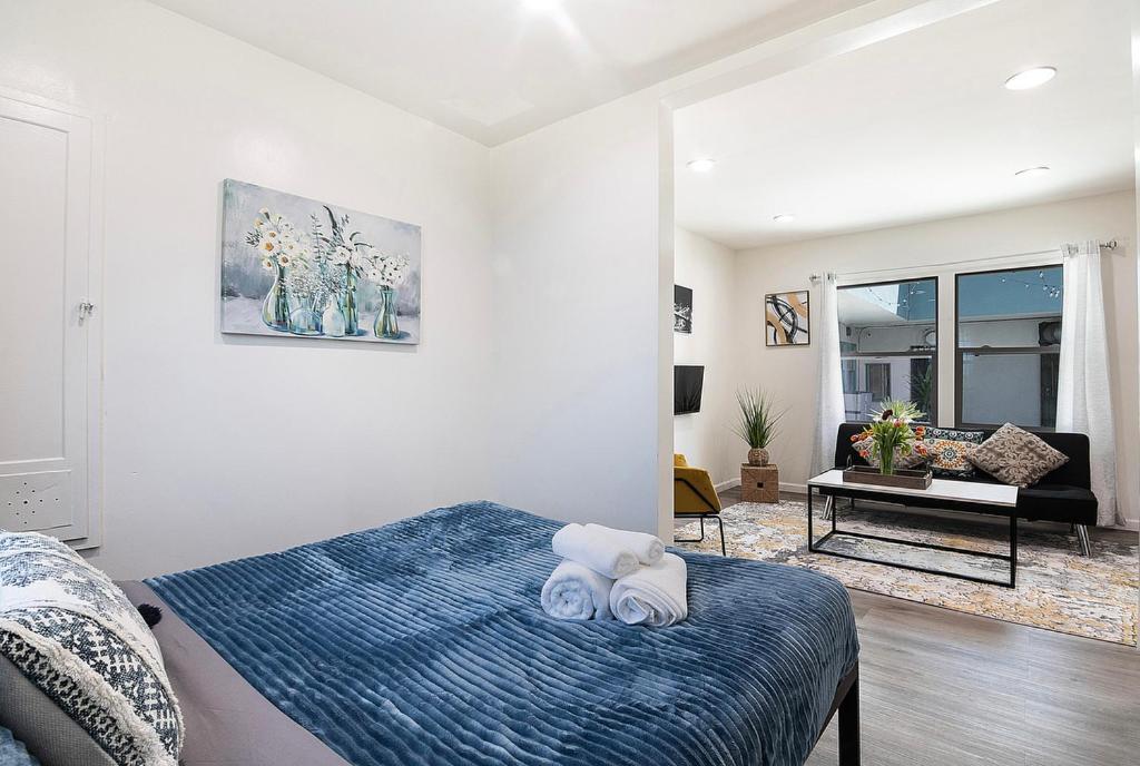 Cozy Ground-floor Near Beverly Hills Dining & Pico Blvd
