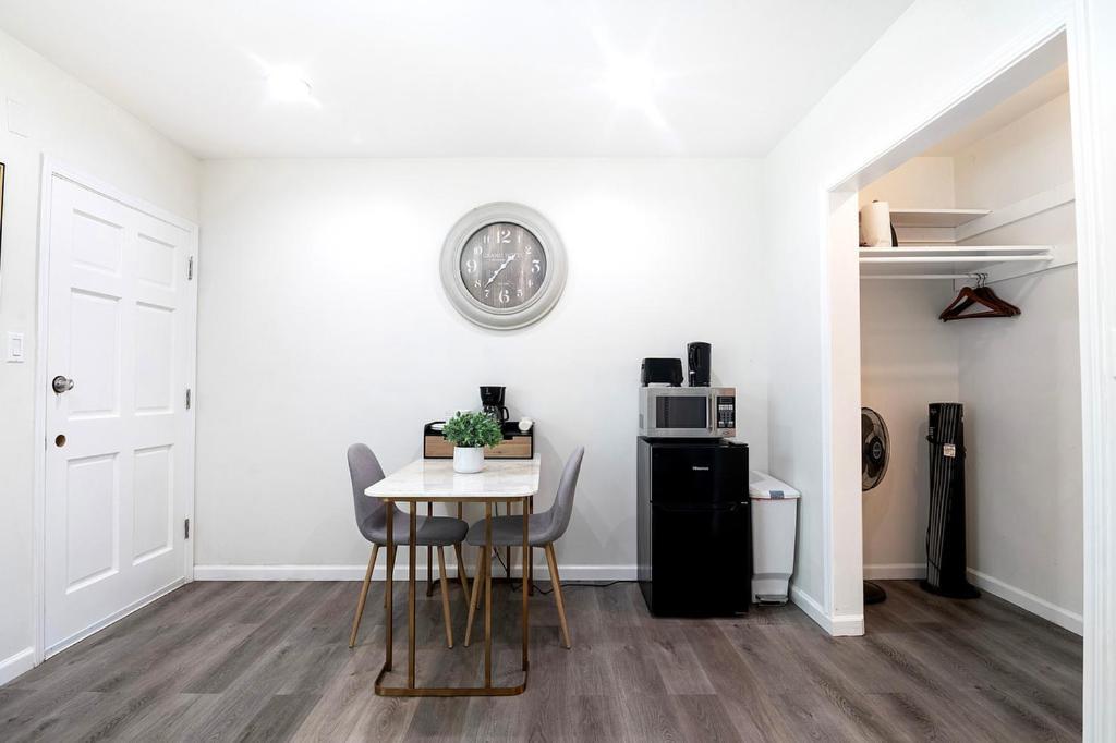 Cozy Ground-floor Near Beverly Hills Dining & Pico Blvd