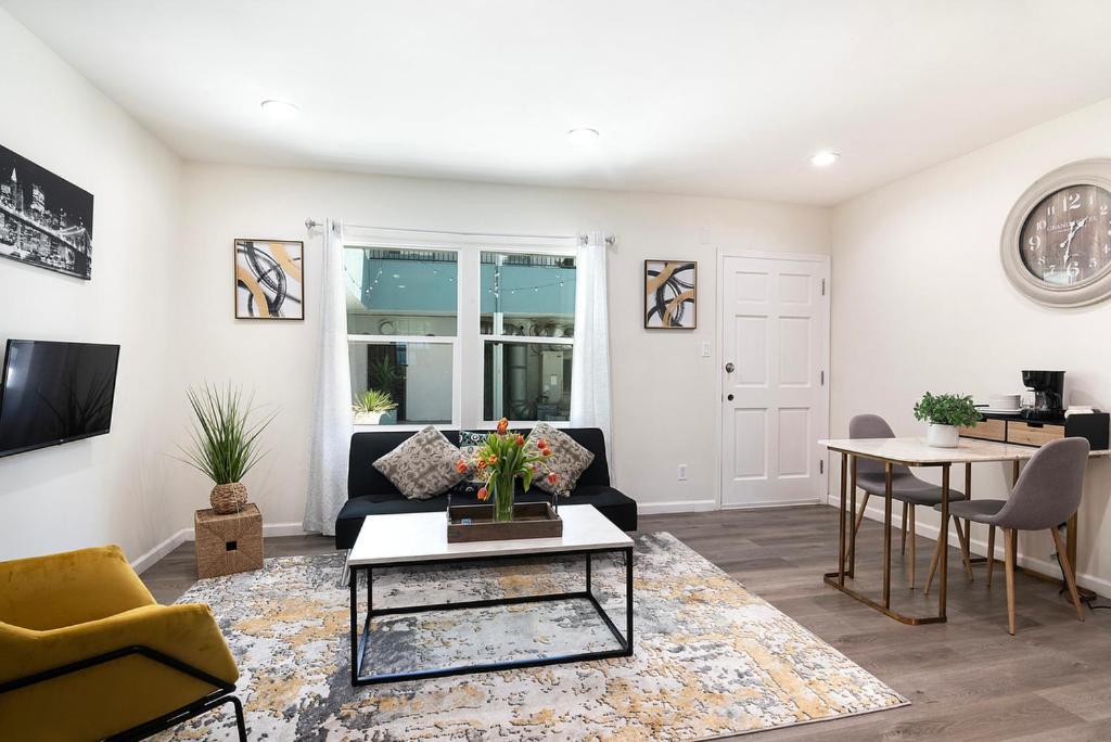 Cozy Ground-floor Near Beverly Hills Dining & Pico Blvd Apartment *