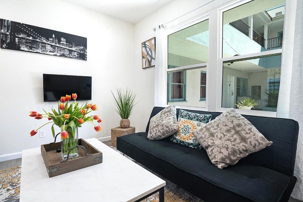 Cozy Ground-floor Near Beverly Hills Dining & Pico Blvd Apartment *