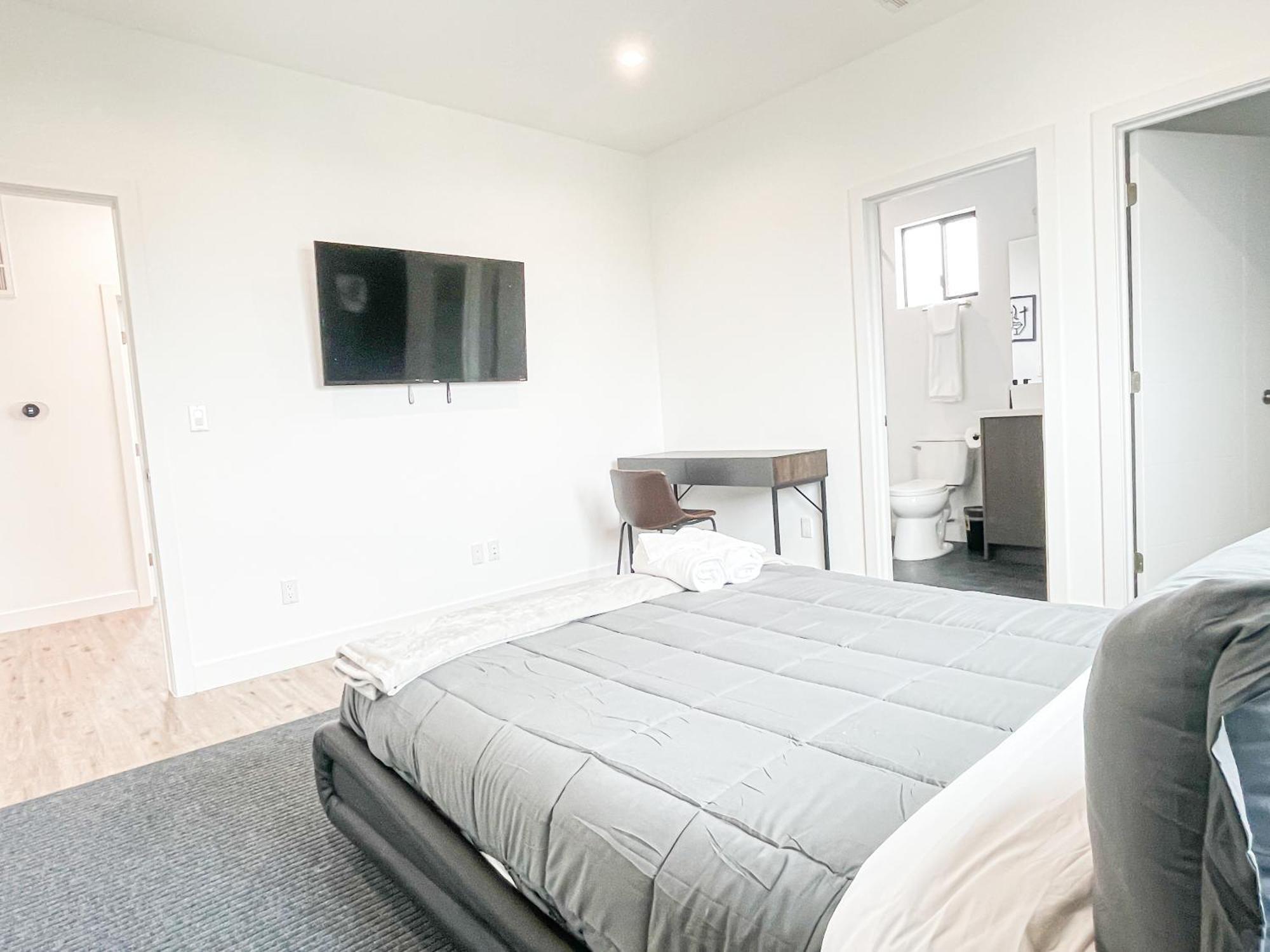 Stylish 4br Townhouse In Mid - Cr2-c2 *