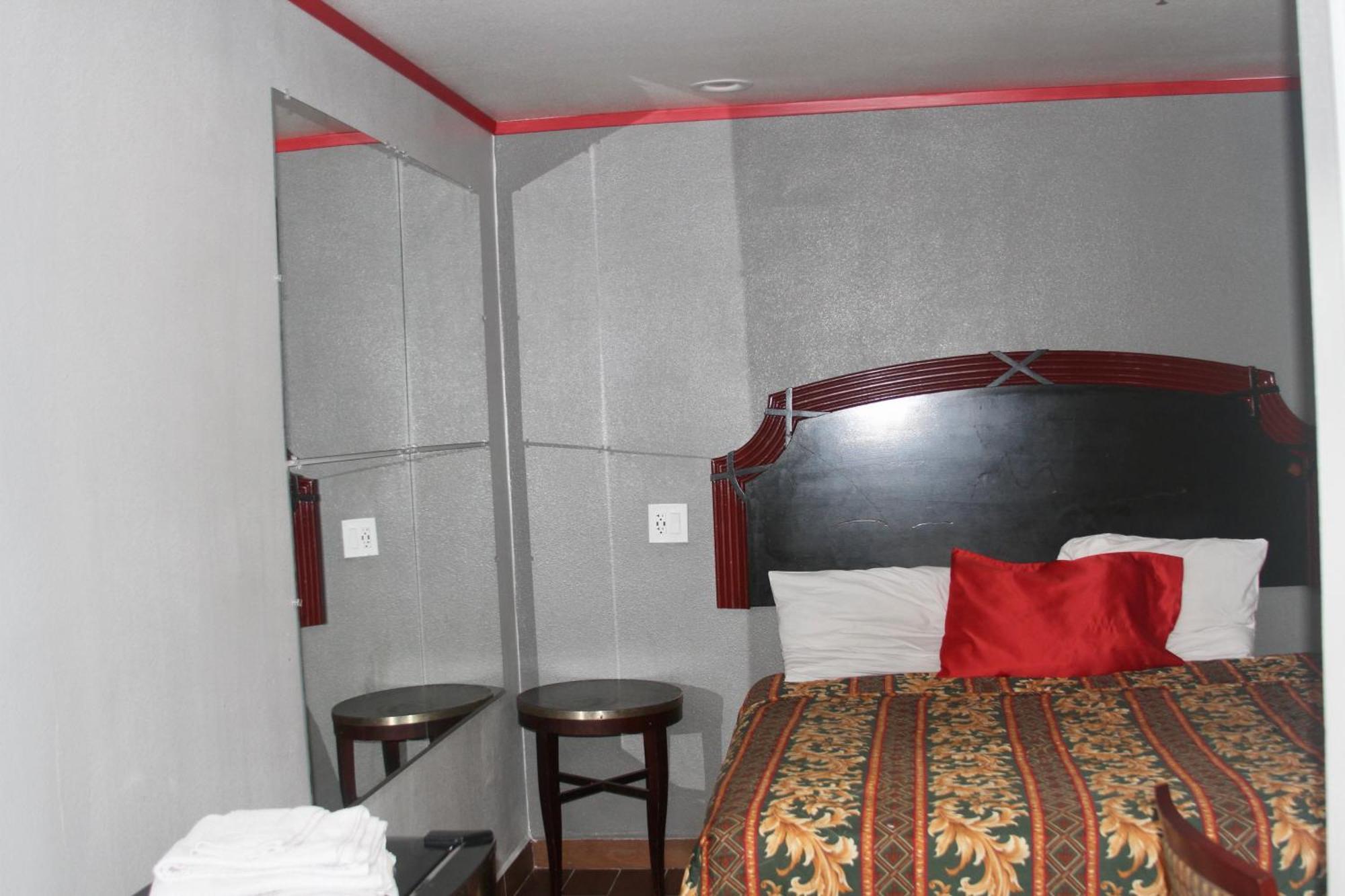 Broadway Hotel 3*