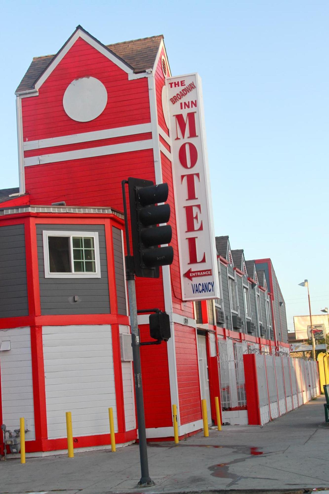 Broadway Hotel