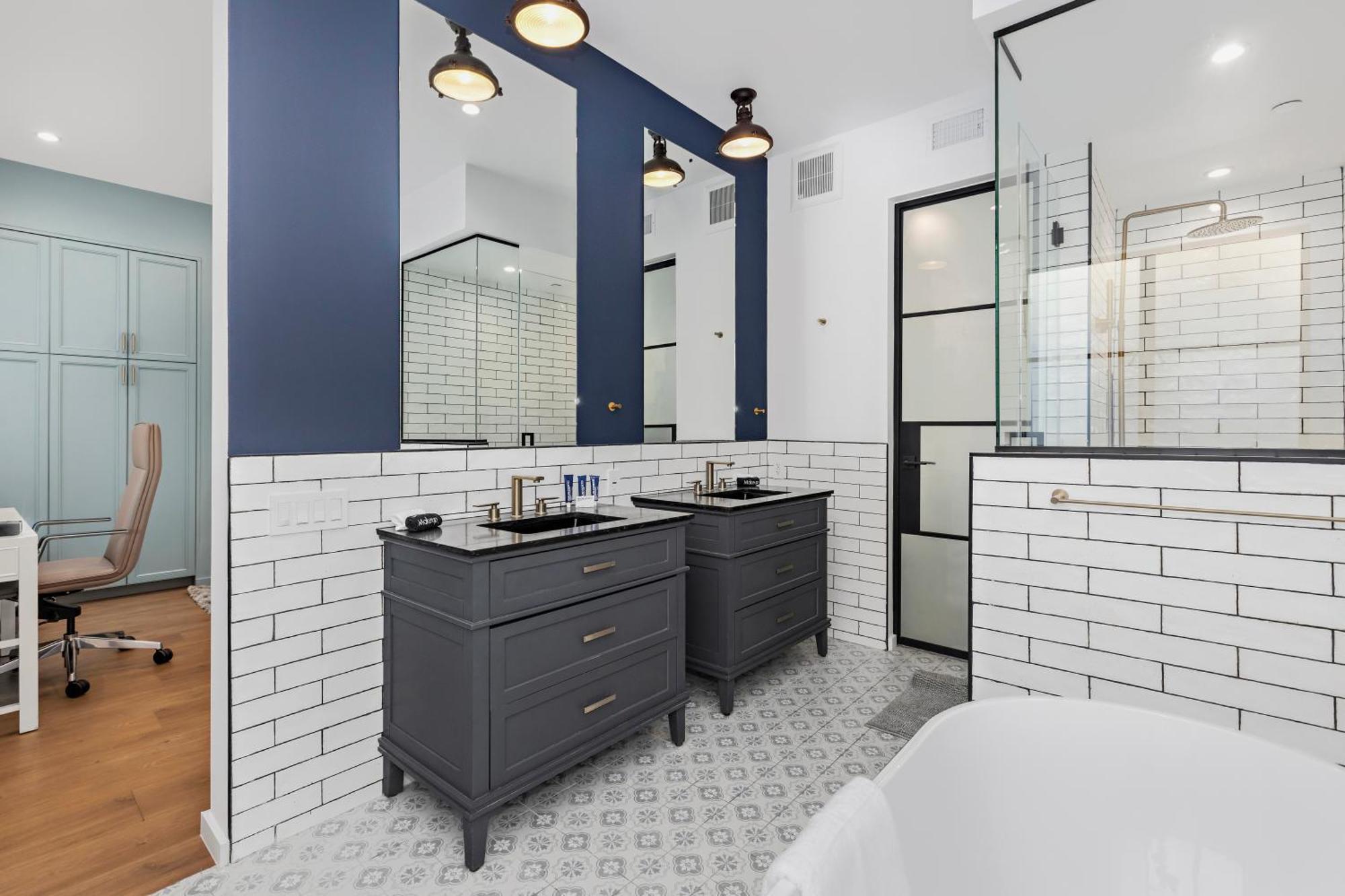 Luxurious 4 King Bedtownhouse With Free Parking And Rooftop Los Angeles