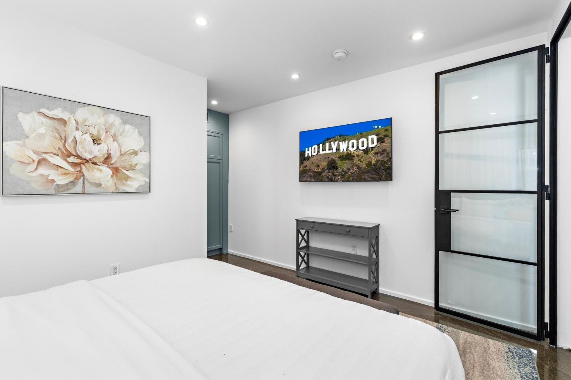 Holiday home Luxurious 4 King Bedtownhouse With Free Parking And Rooftop *