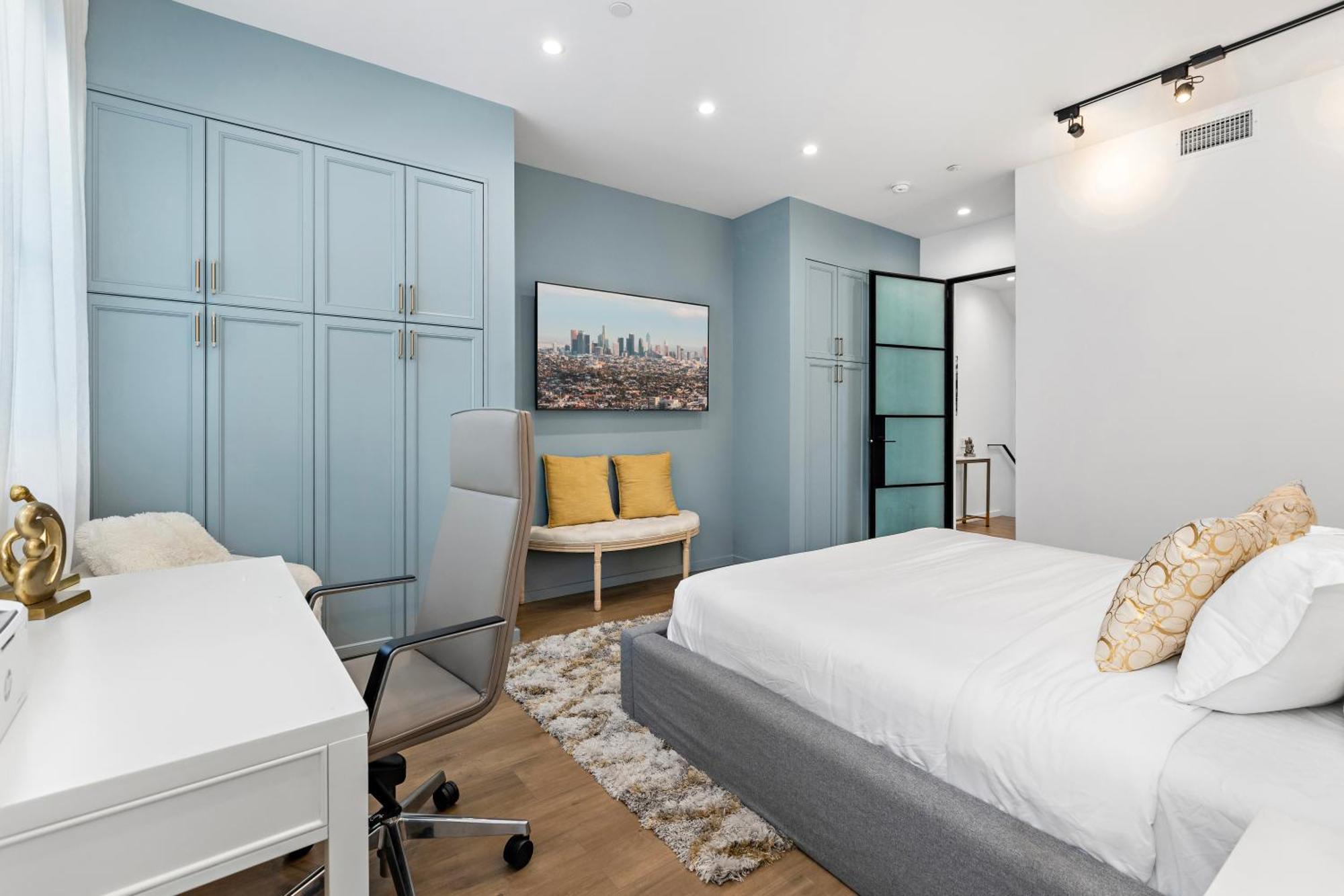 Holiday home Luxurious 4 King Bedtownhouse With Free Parking And Rooftop Los Angeles