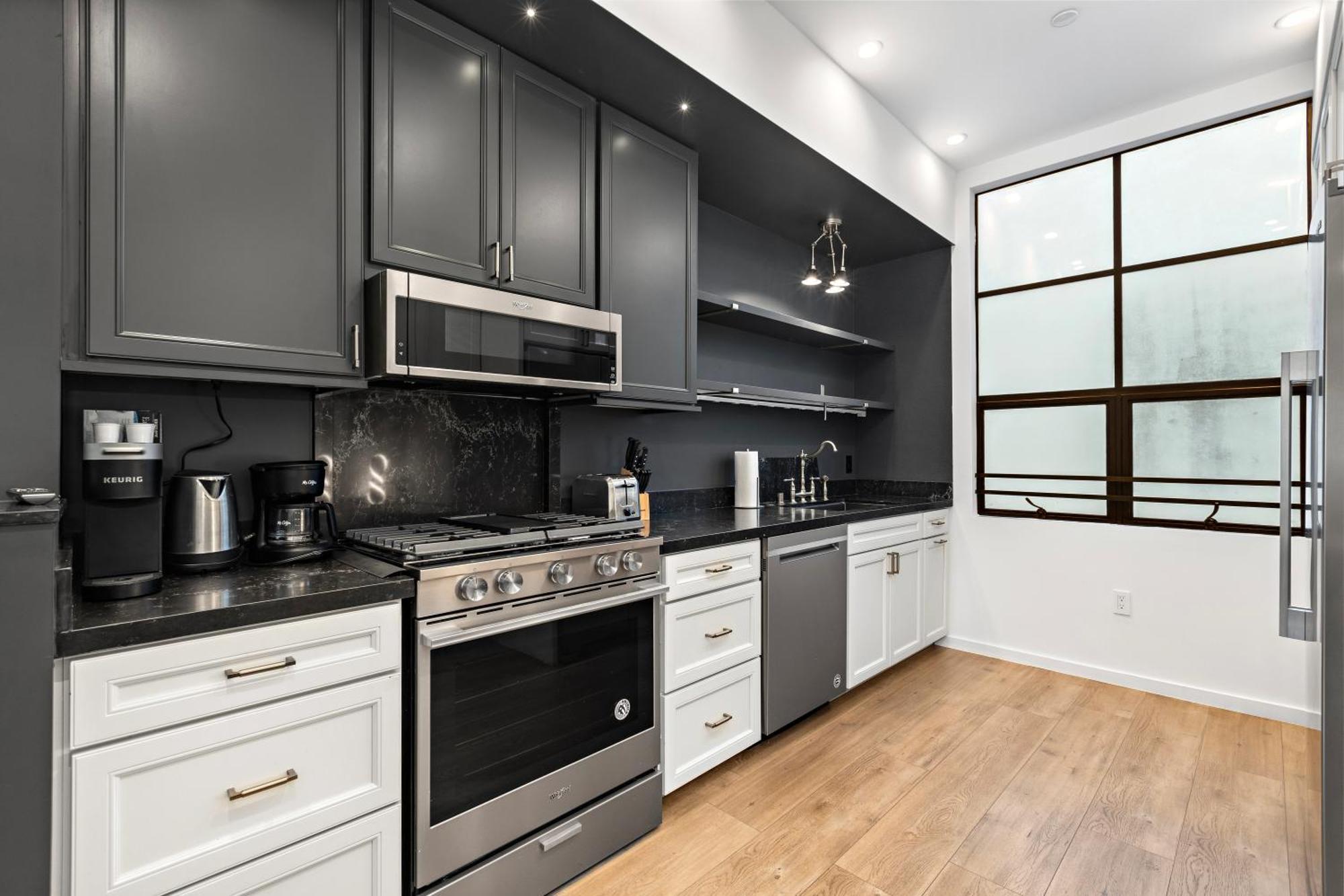 Luxurious 4 King Bedtownhouse With Free Parking And Rooftop