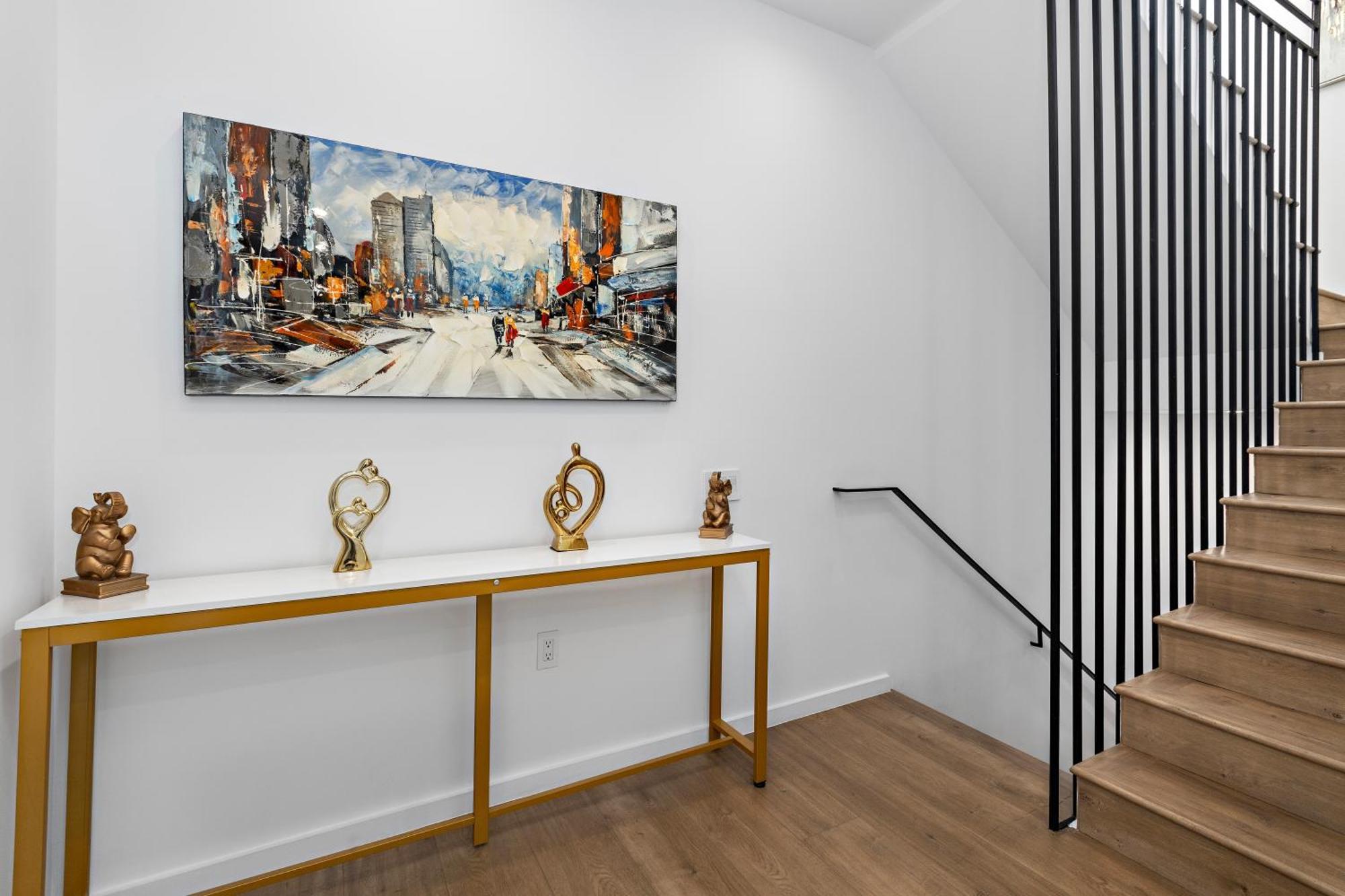 Luxurious 4 King Bedtownhouse With Free Parking And Rooftop Holiday home Los Angeles