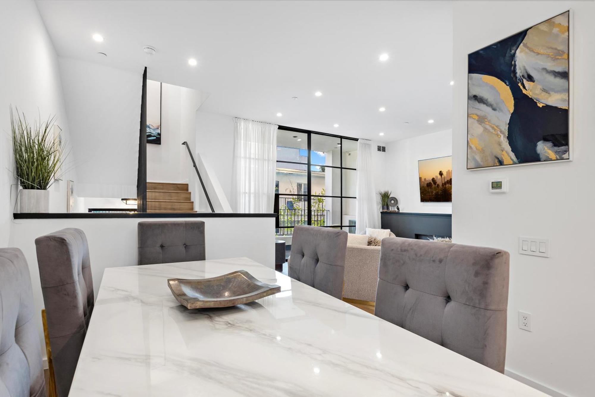 Luxurious 4 King Bedtownhouse With Free Parking And Rooftop Holiday home