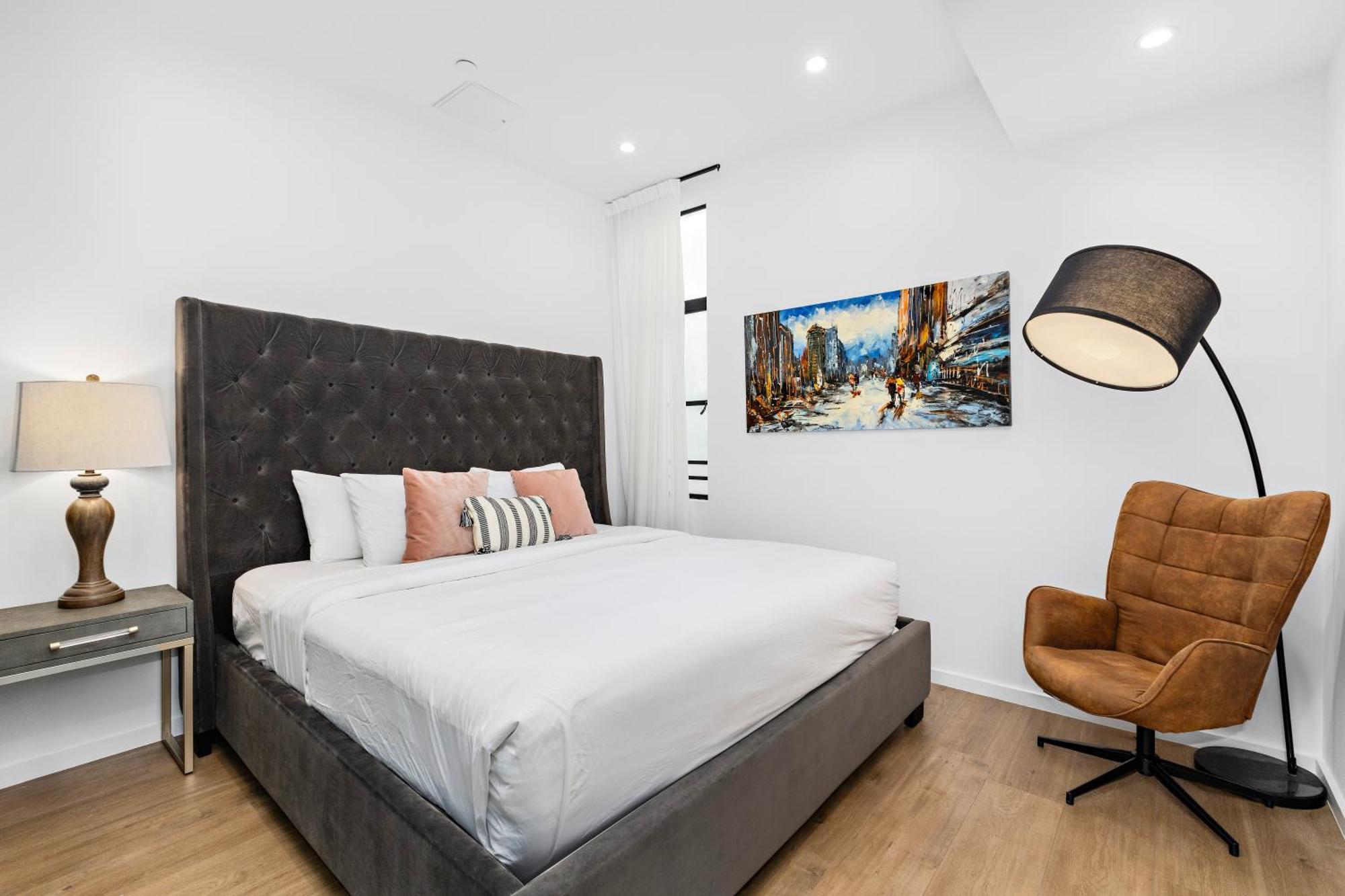 Luxurious 4 King Bedtownhouse With Free Parking And Rooftop
