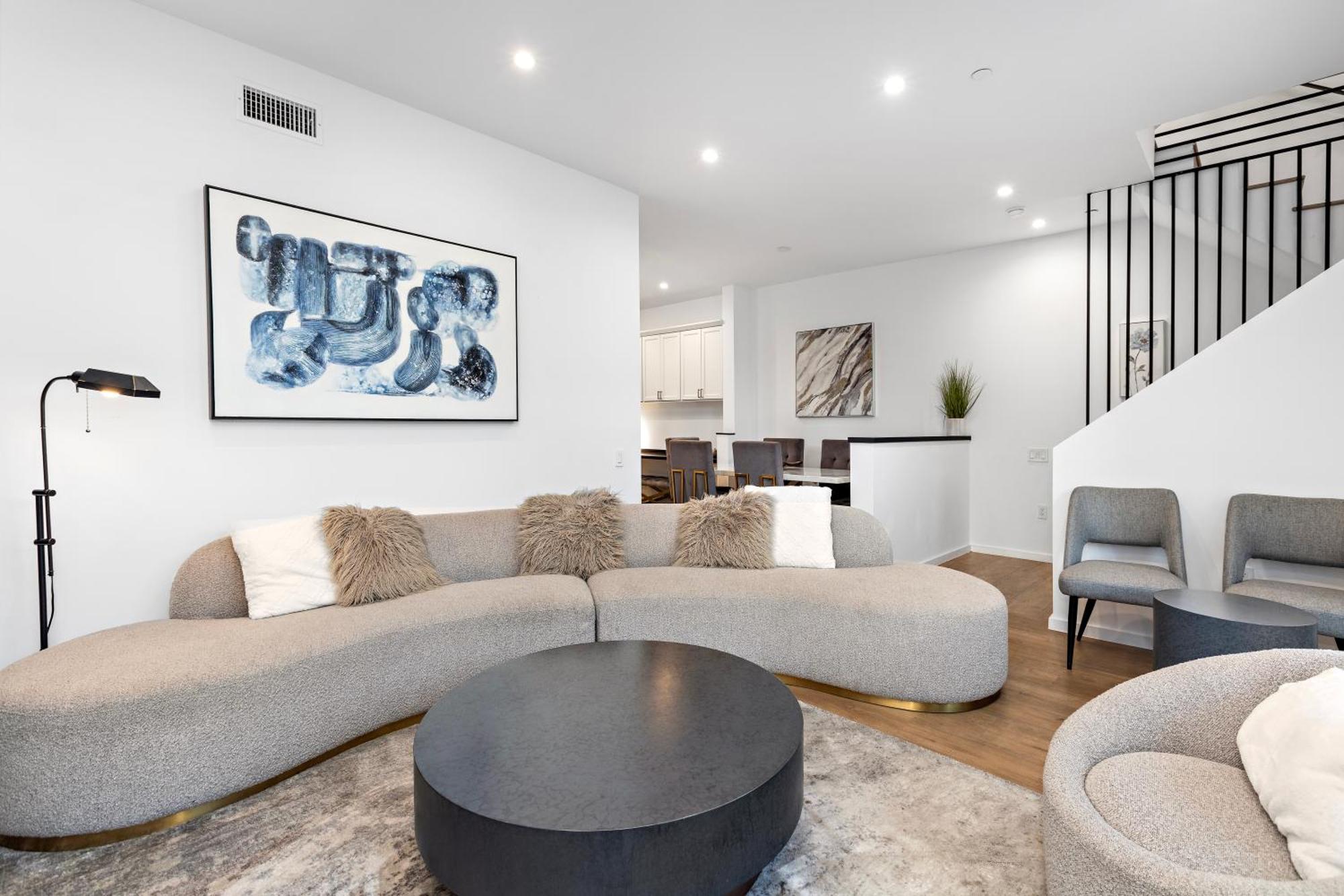 Luxurious 4 King Bedtownhouse With Free Parking And Rooftop Holiday home Los Angeles
