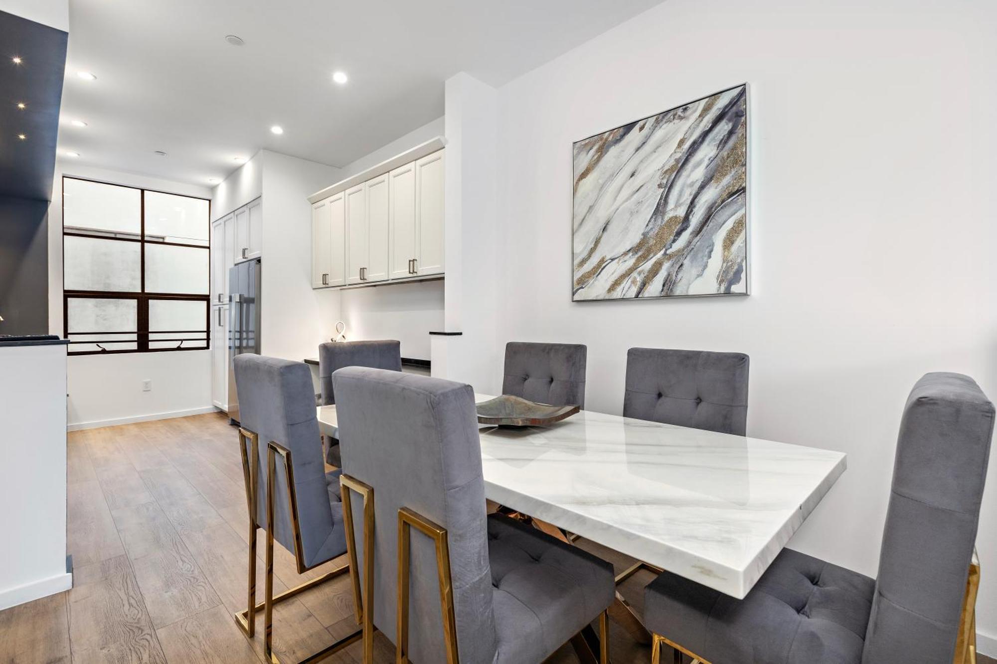 Luxurious 4 King Bedtownhouse With Free Parking And Rooftop *
