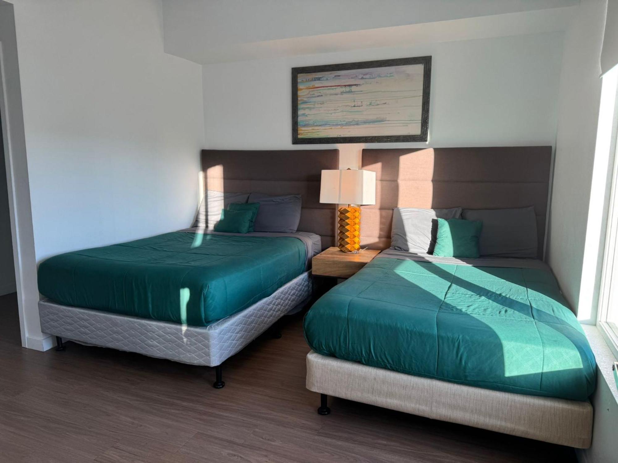 Stylish Downtown Escape With Rooftop Views Aparthotel *