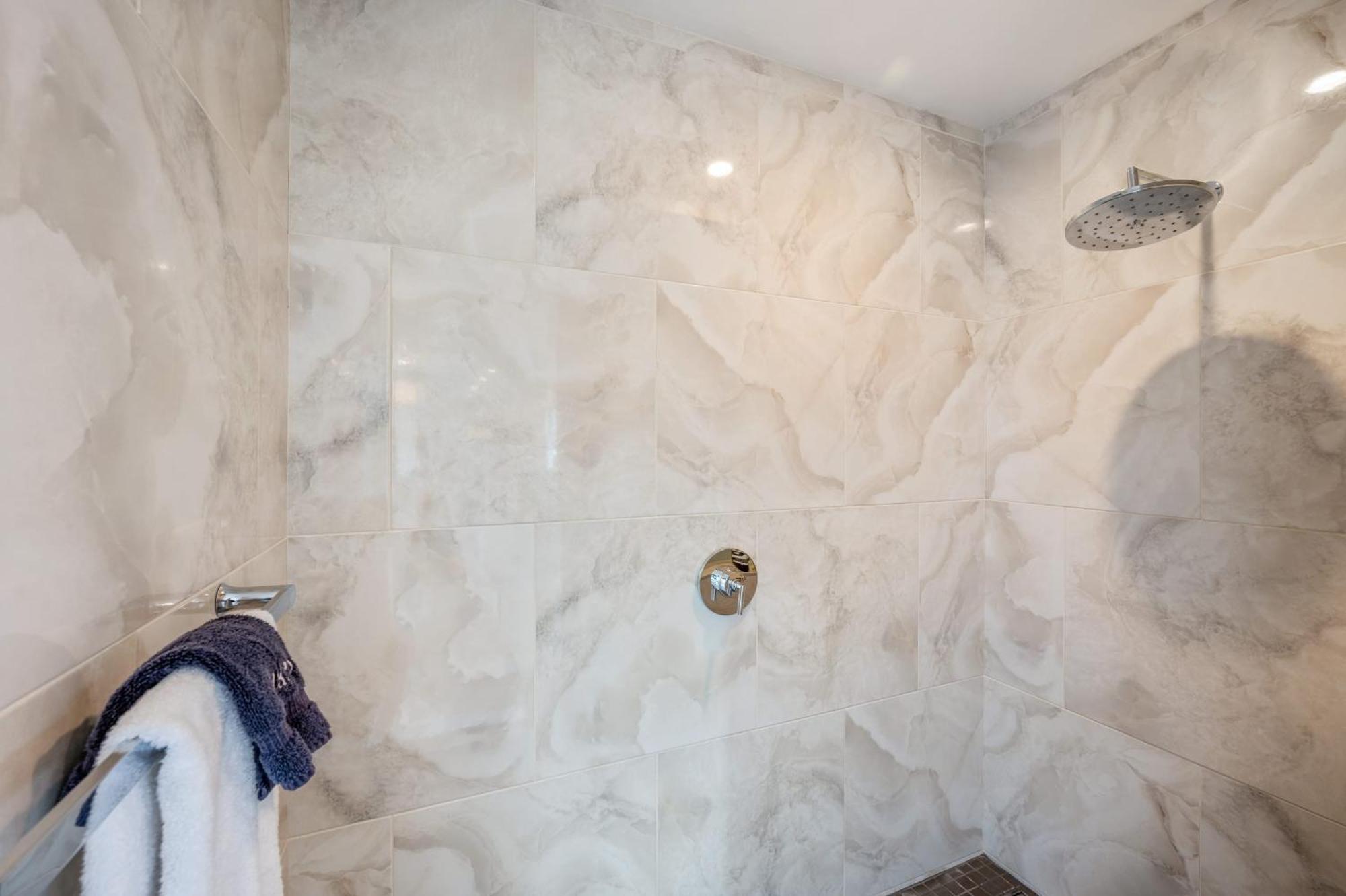 Day Dreams By Avantstay Private Balcony A Hollywood Location Apartment Los Angeles