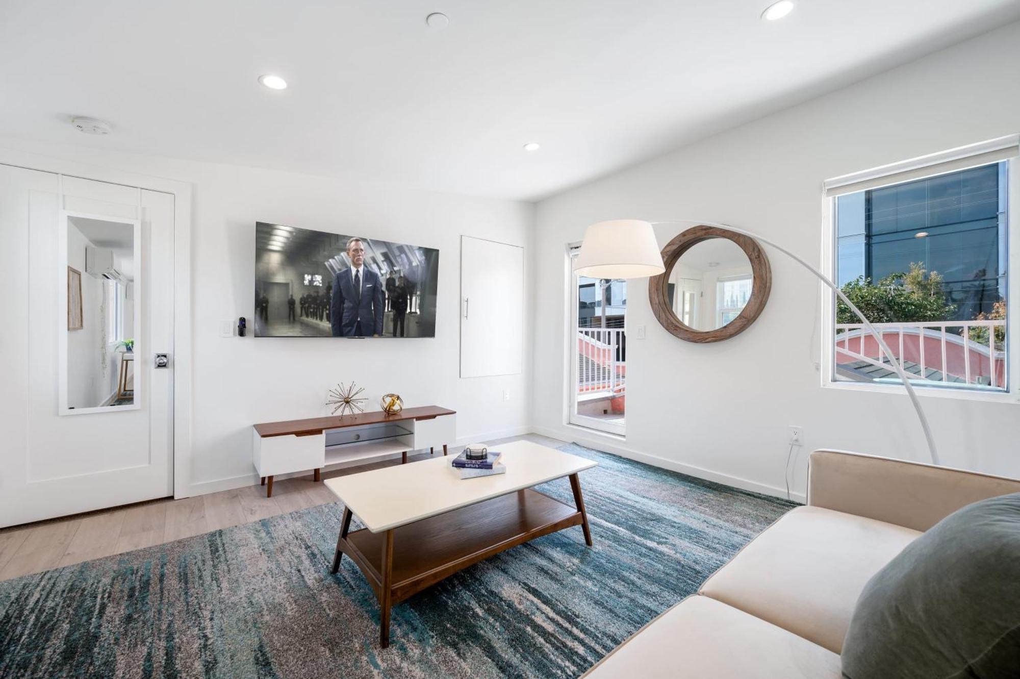 Apartment Day Dreams By Avantstay Private Balcony A Hollywood Location *